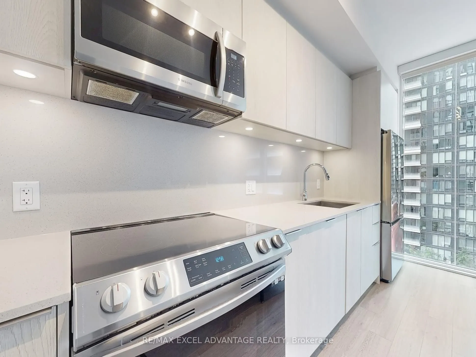 357 King Street W, #1206