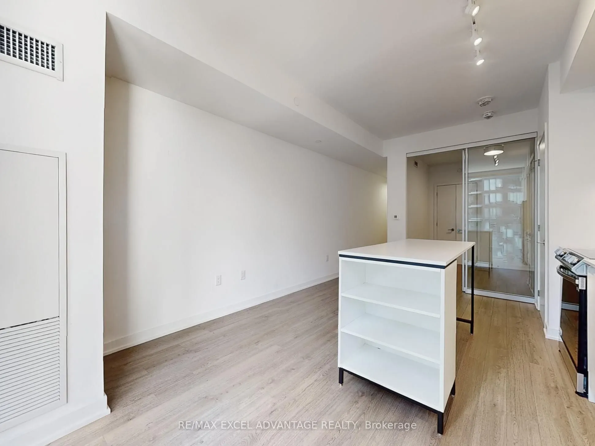 357 King Street W, #1206