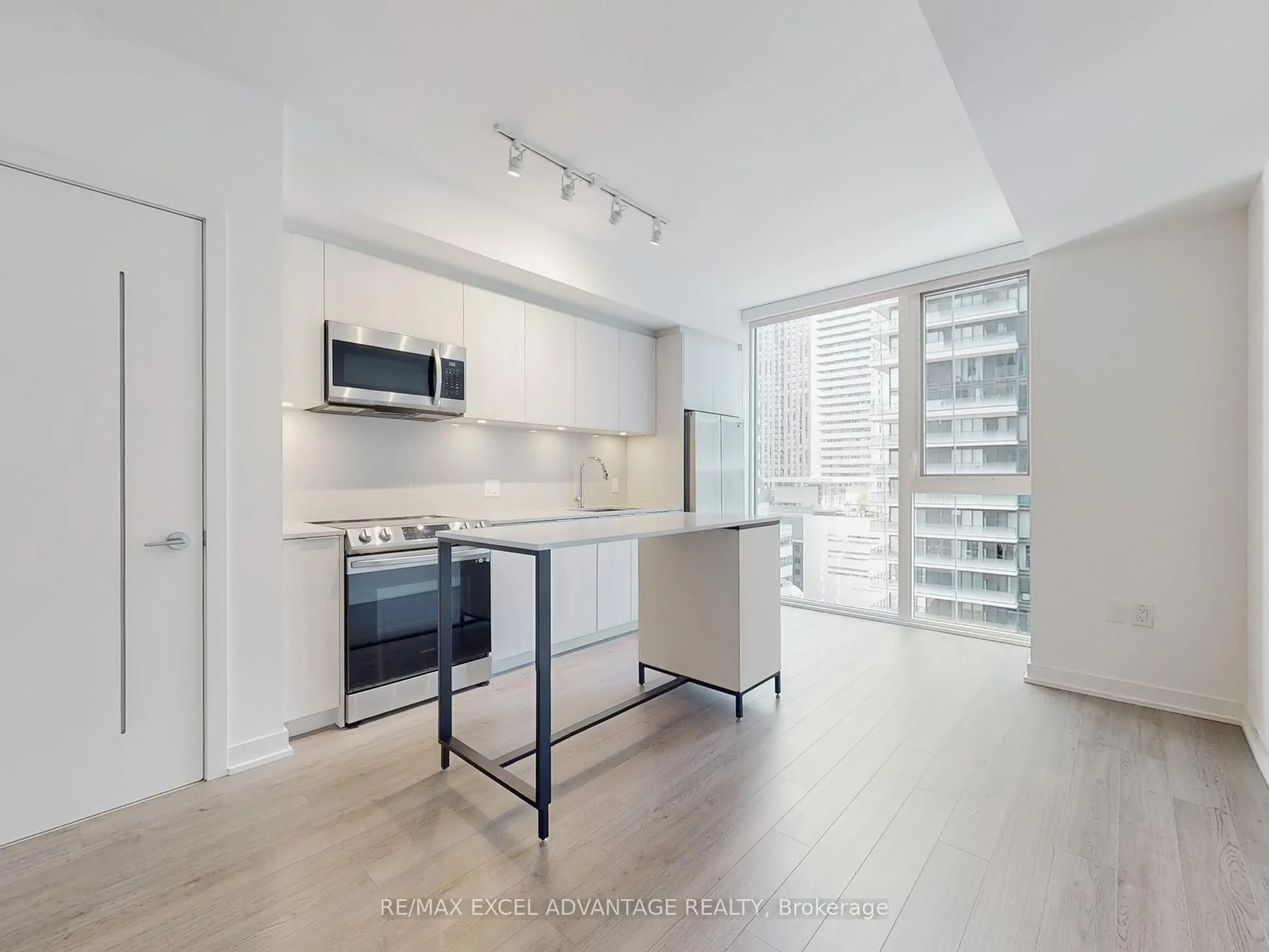 357 King Street W, #1206