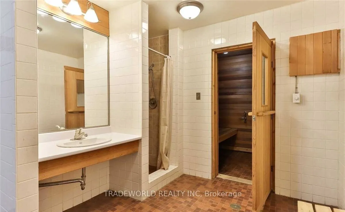 720 Spadina Avenue, #1111