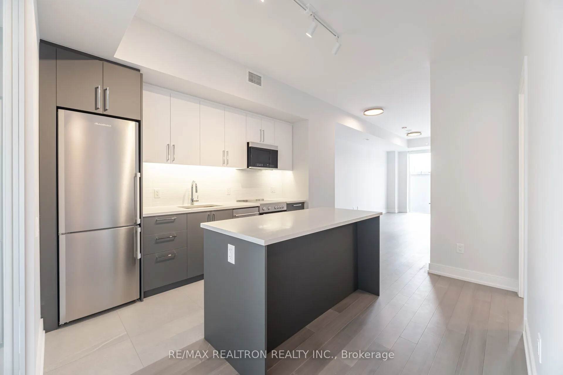 664 Spadina Avenue, #316