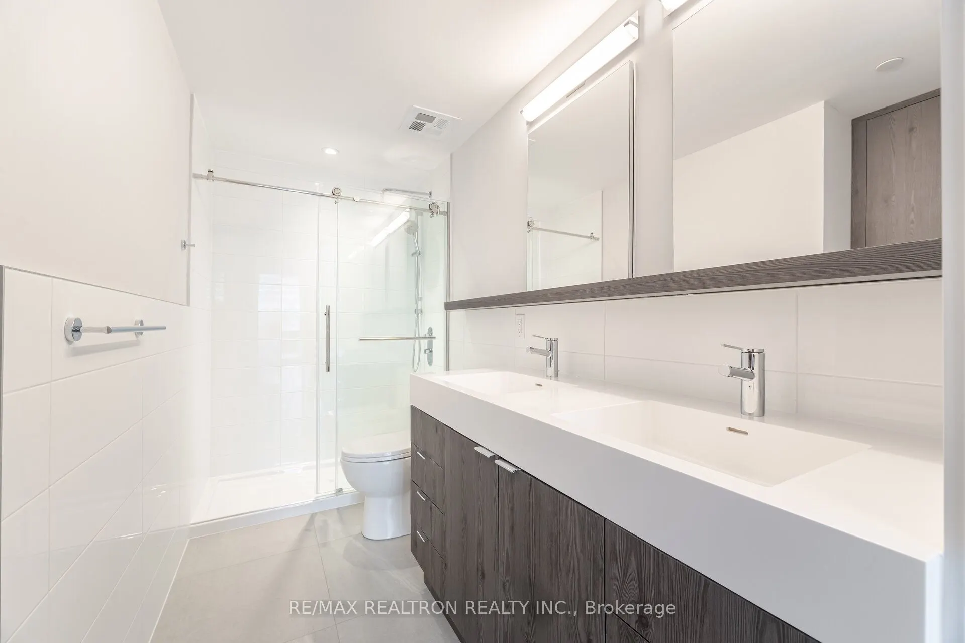 664 Spadina Avenue, #410