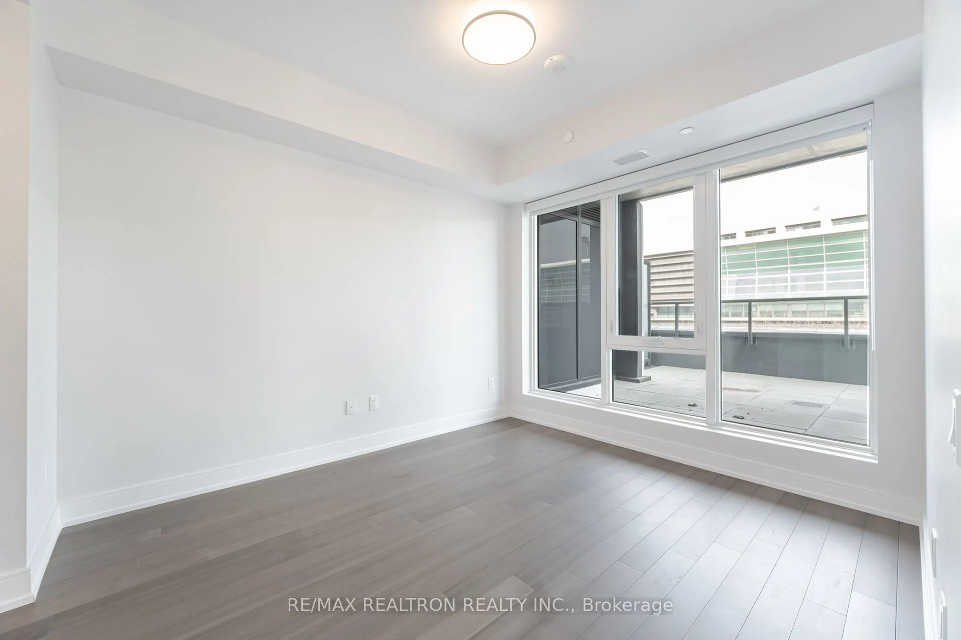 664 Spadina Avenue, #410