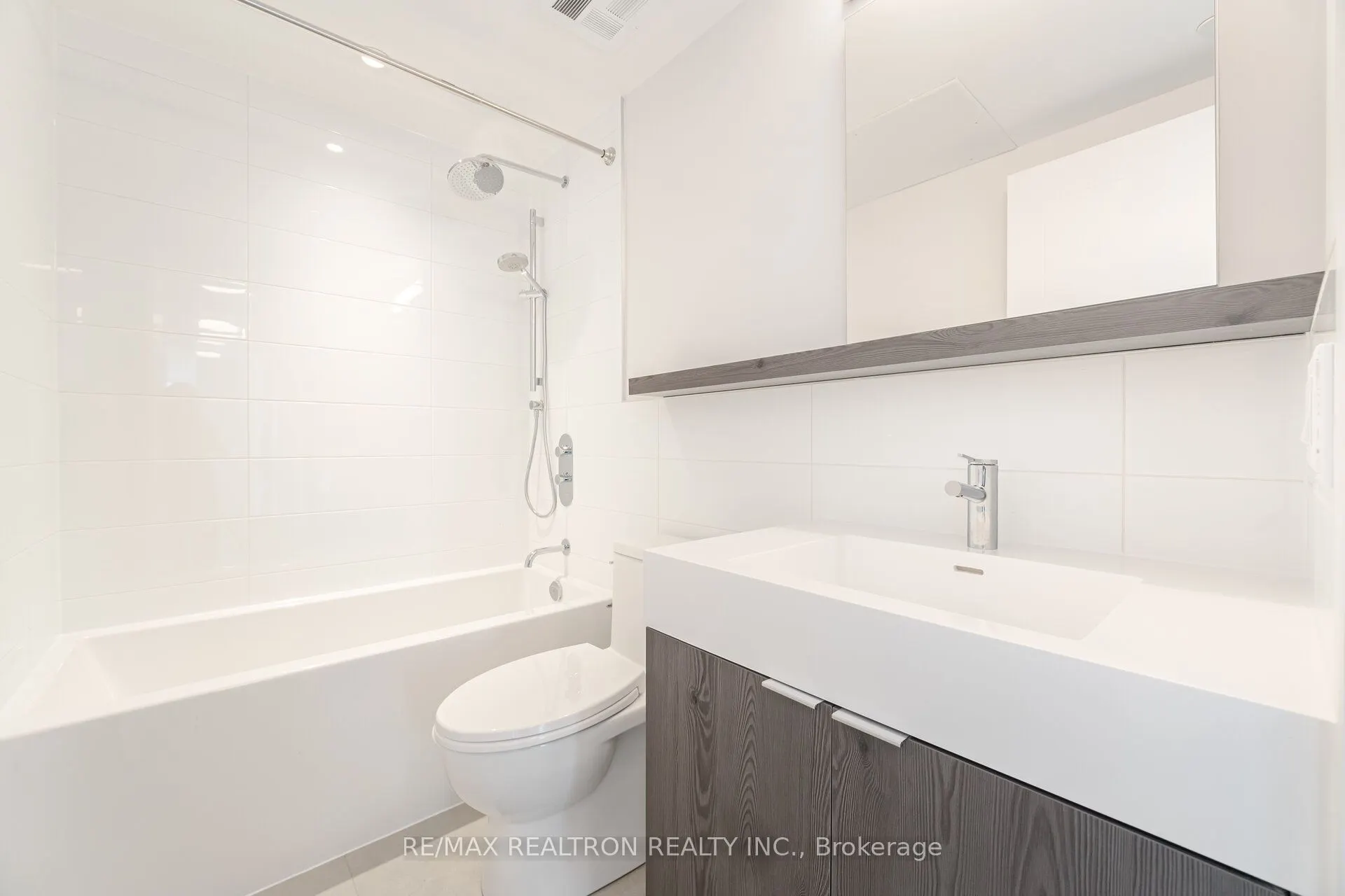 664 Spadina Avenue, #410