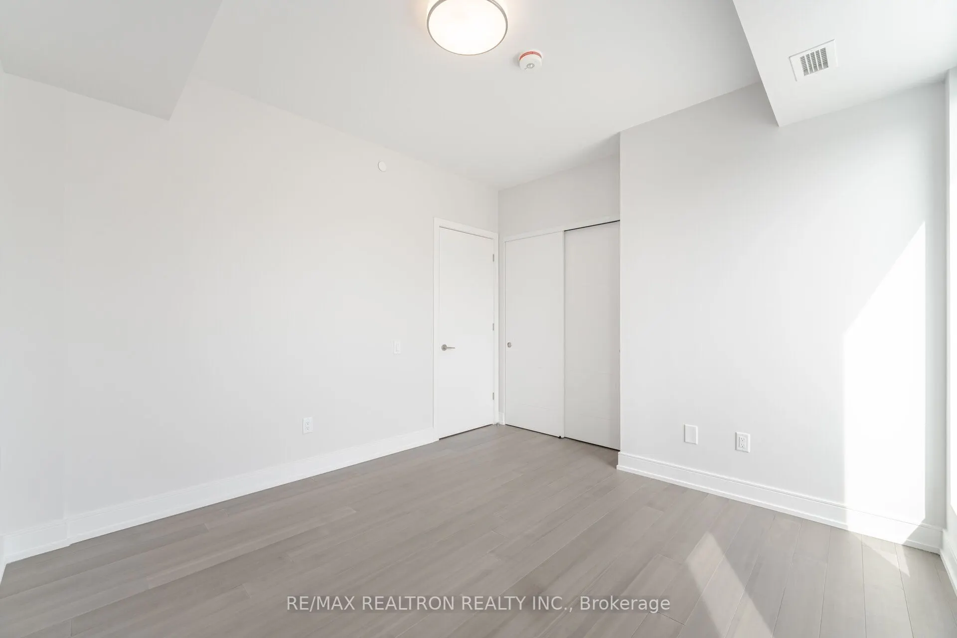 664 Spadina Avenue, #410