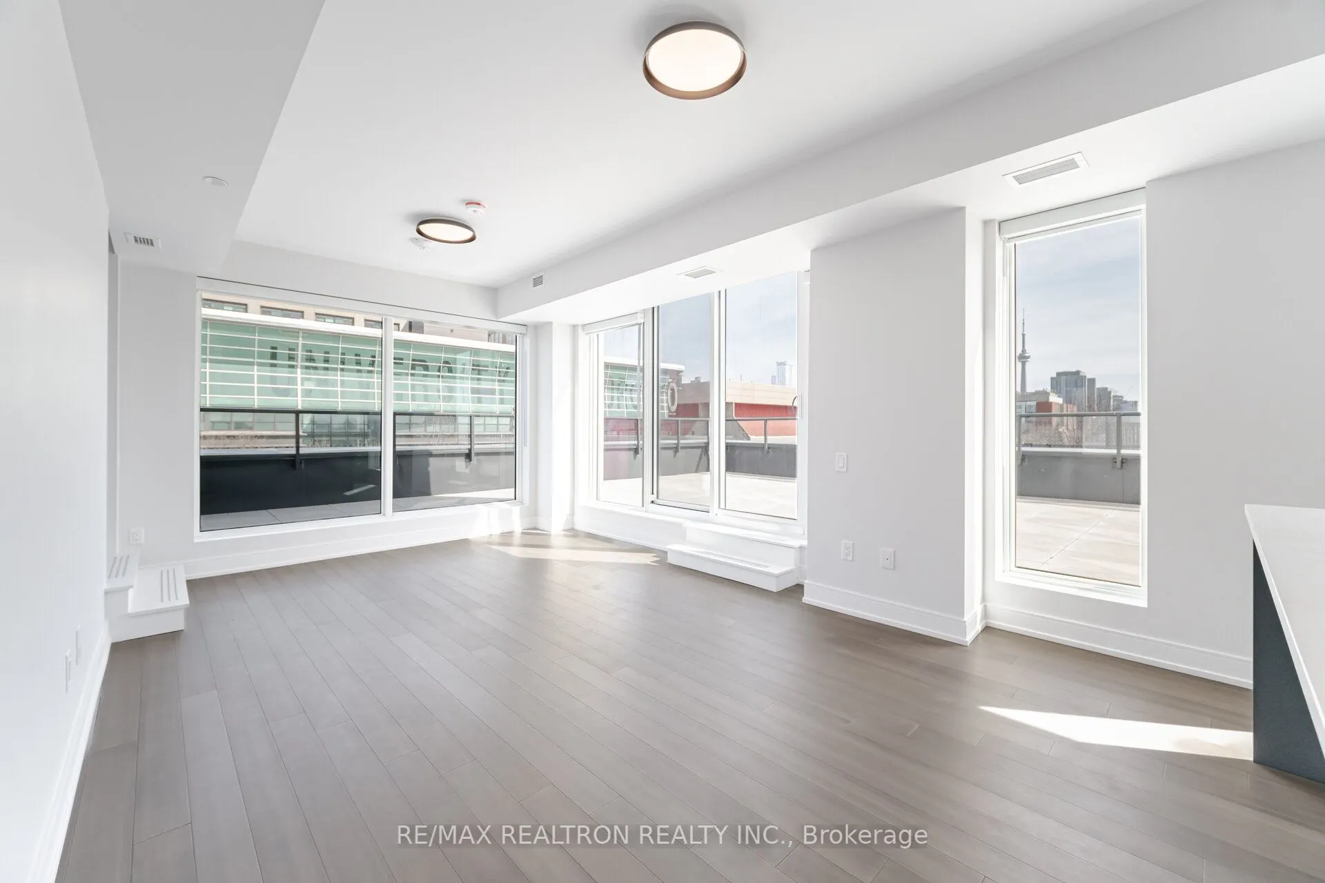 664 Spadina Avenue, #410
