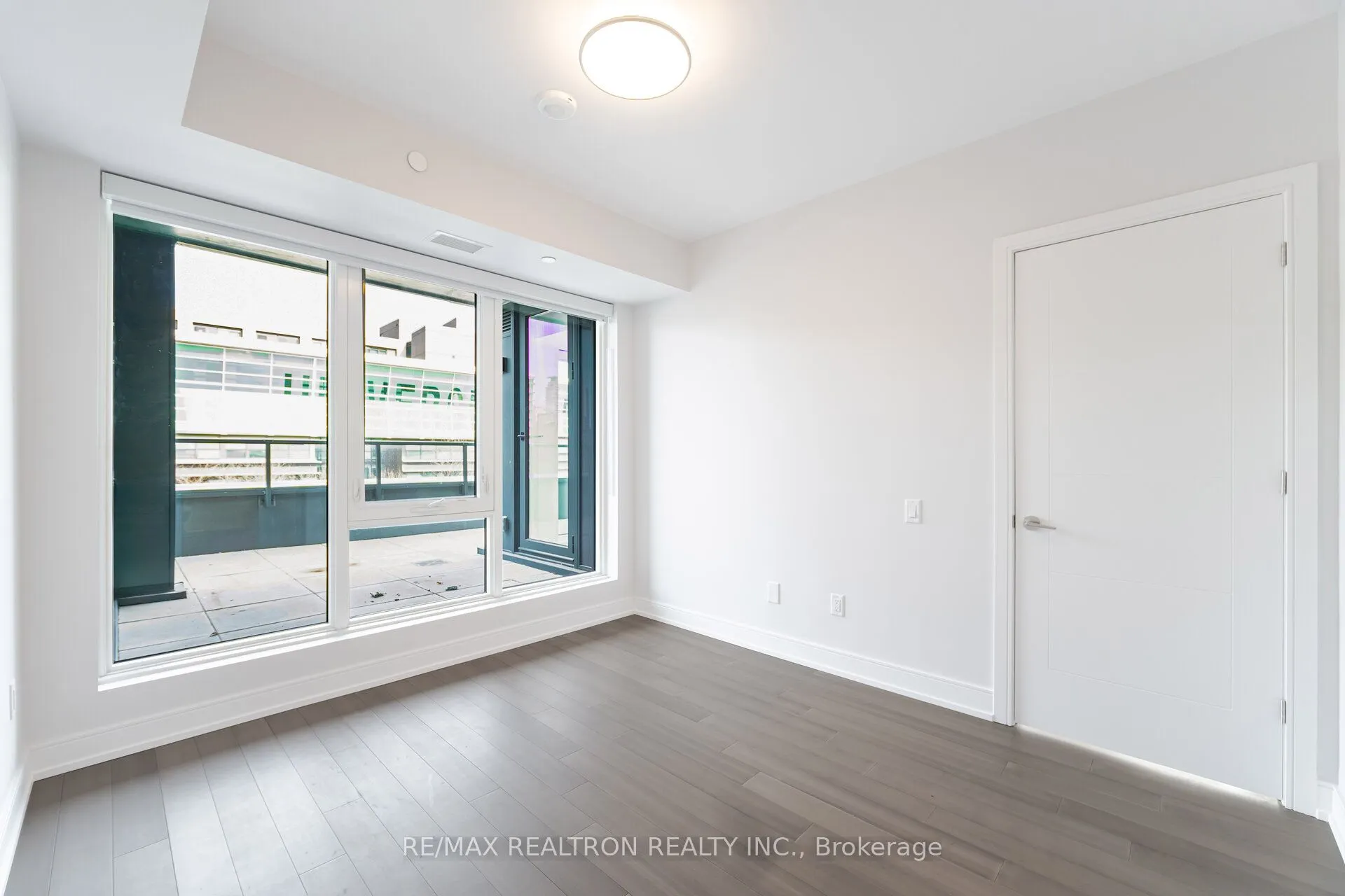 664 Spadina Avenue, #410