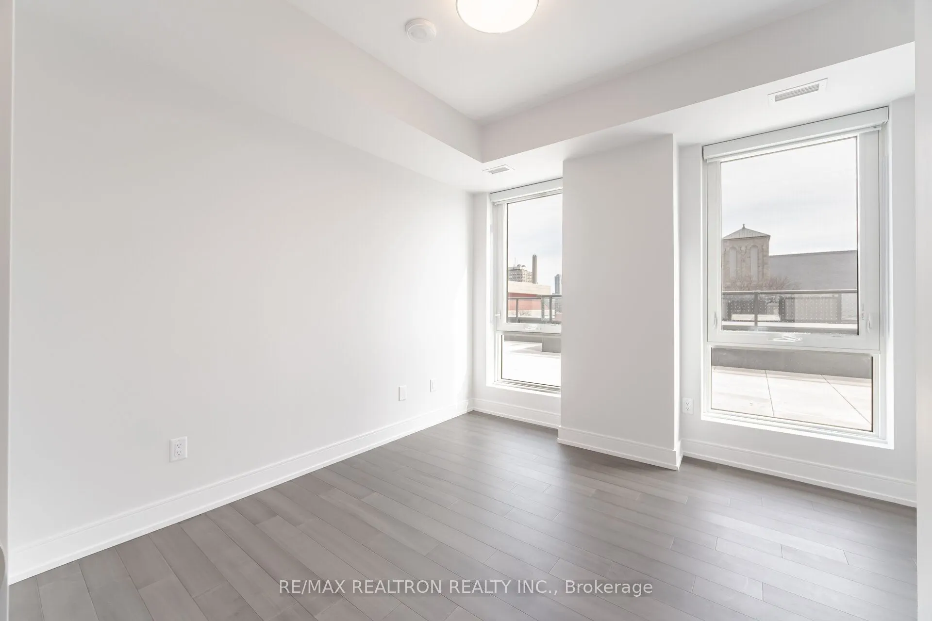 664 Spadina Avenue, #410