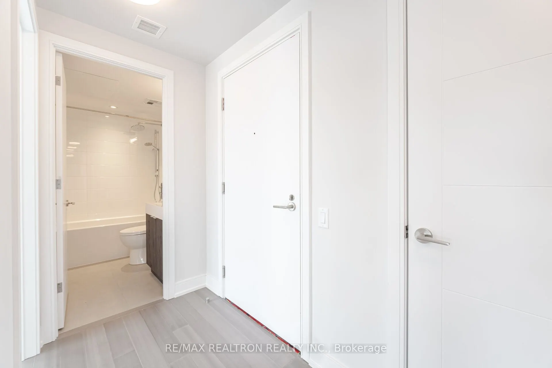 664 Spadina Avenue, #410