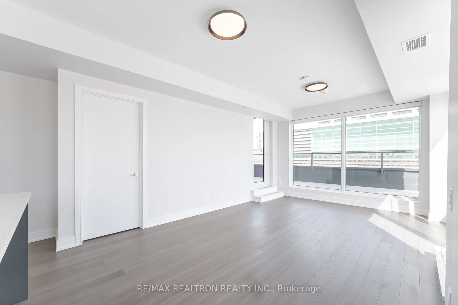 664 Spadina Avenue, #410