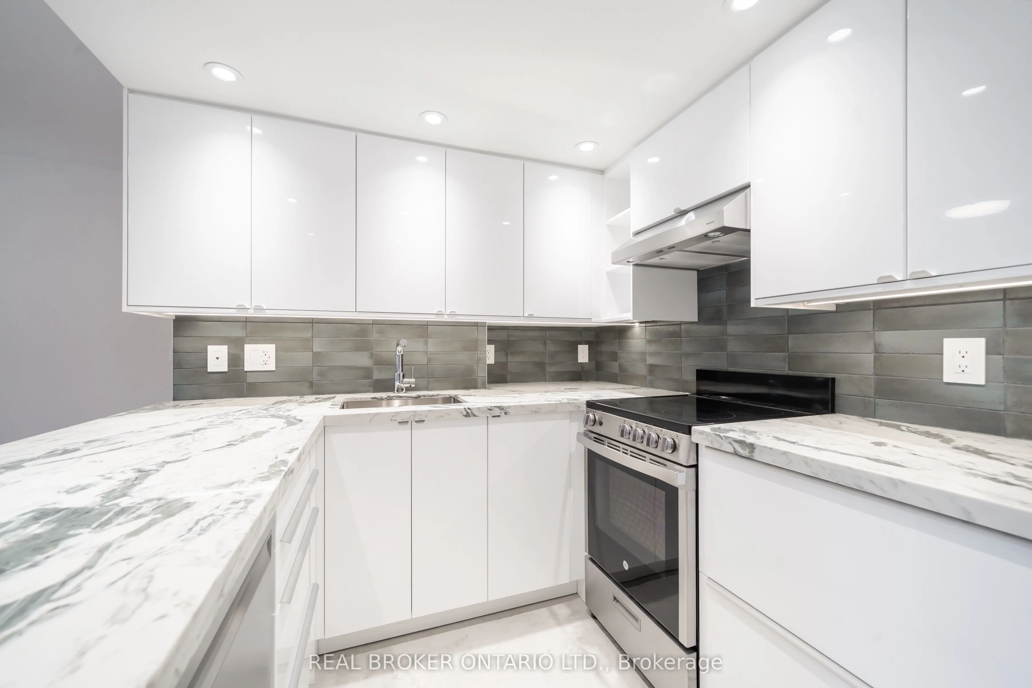 108 Redpath Avenue, #21