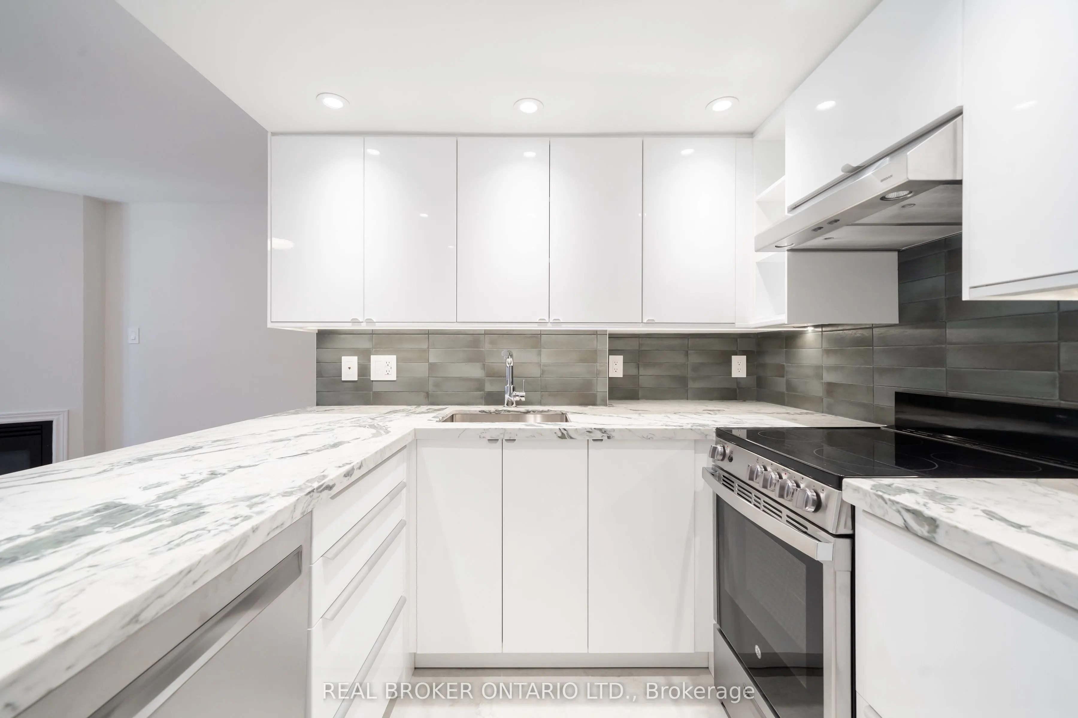 108 Redpath Avenue, #21