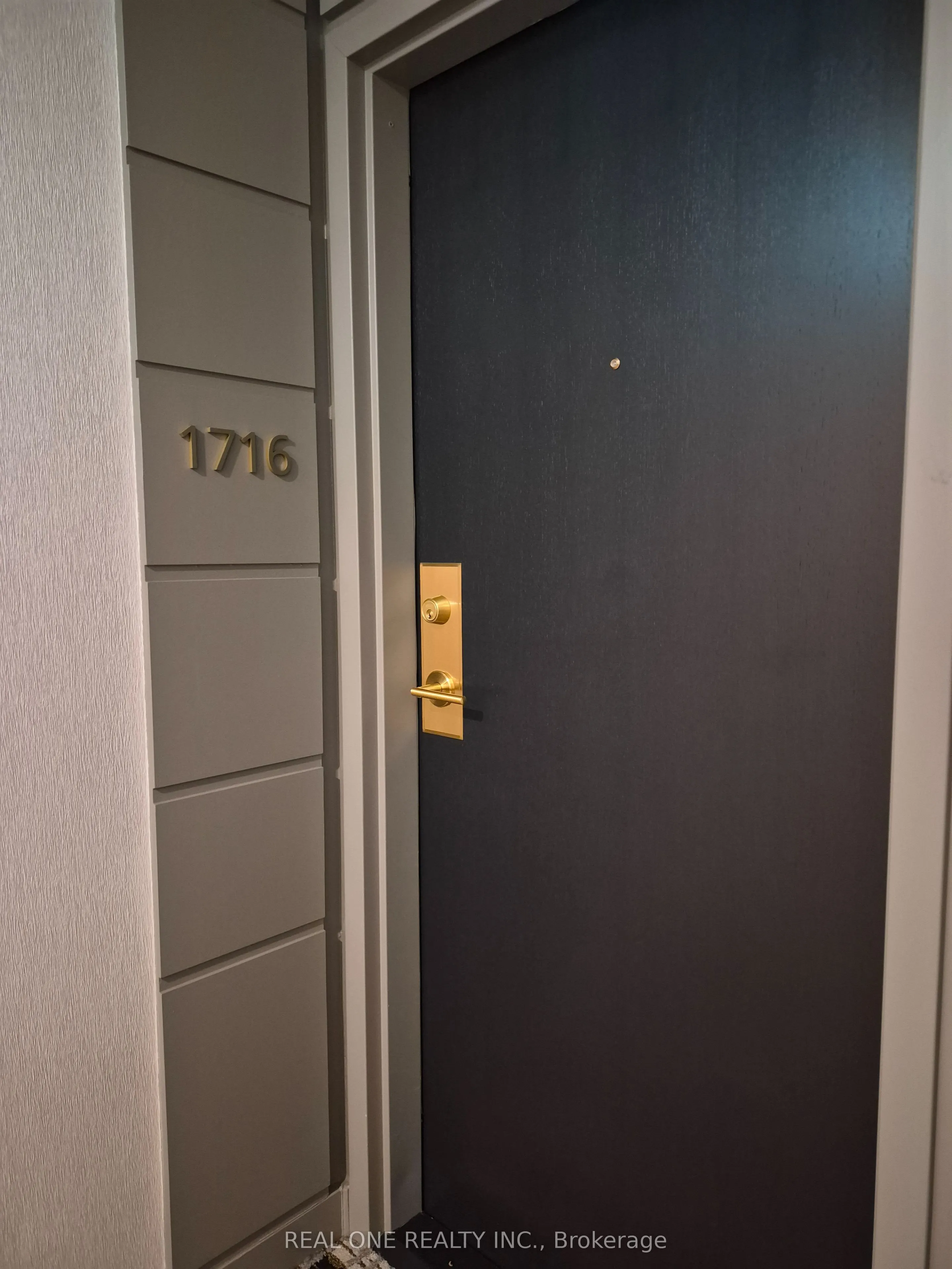 230 King Street E, #1716
