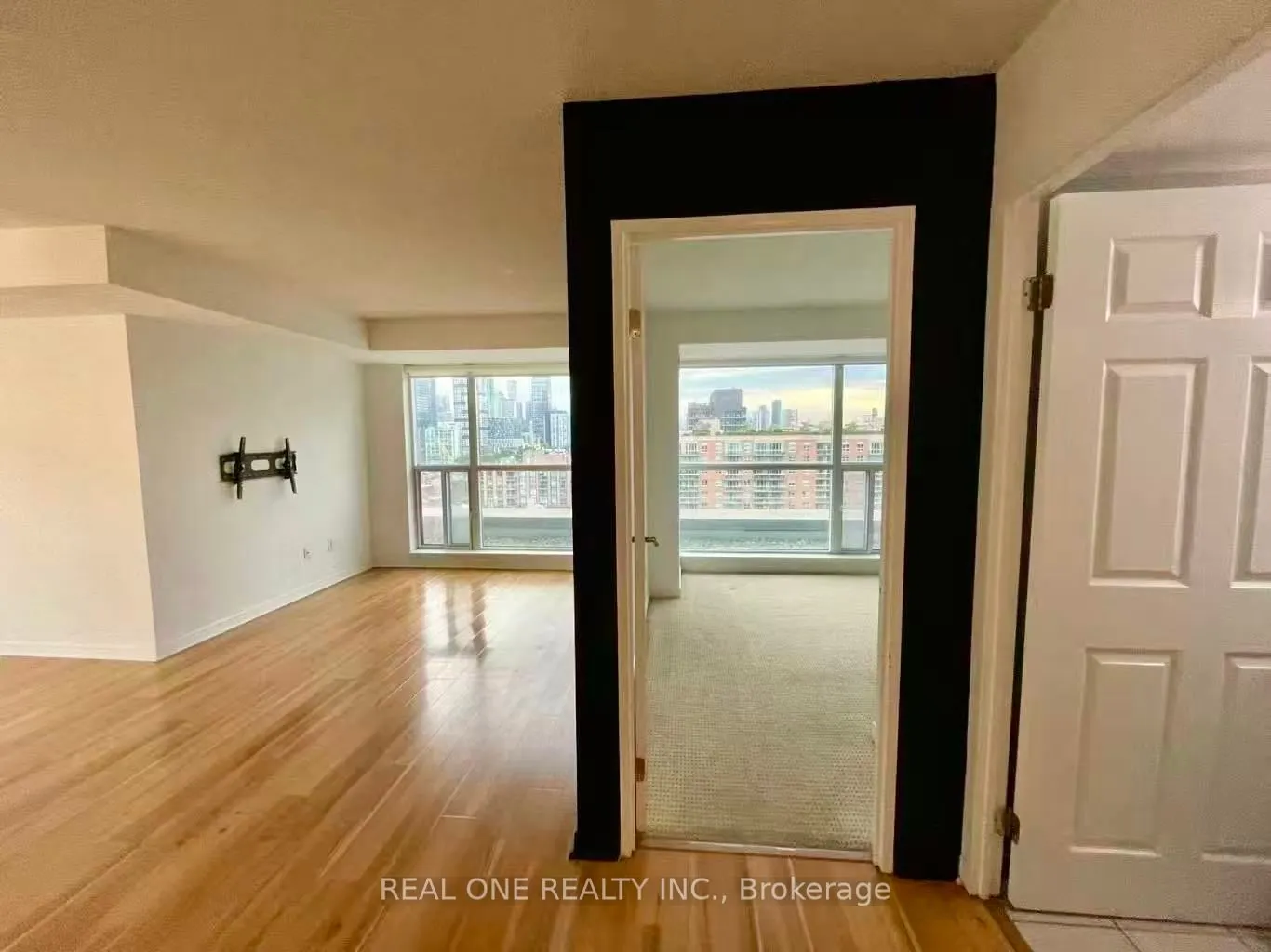 230 King Street E, #1716
