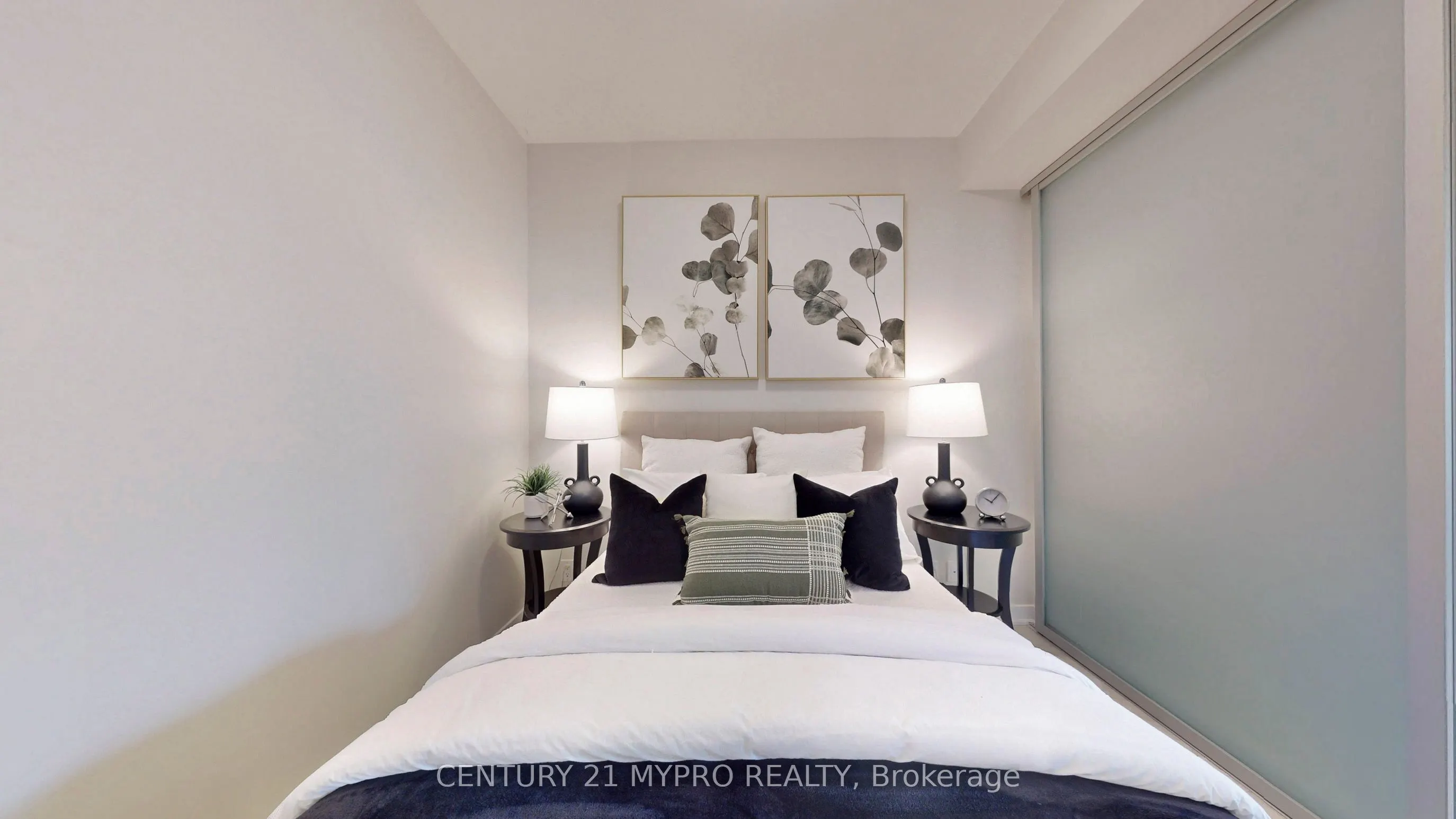 120 Parliament Street, #404