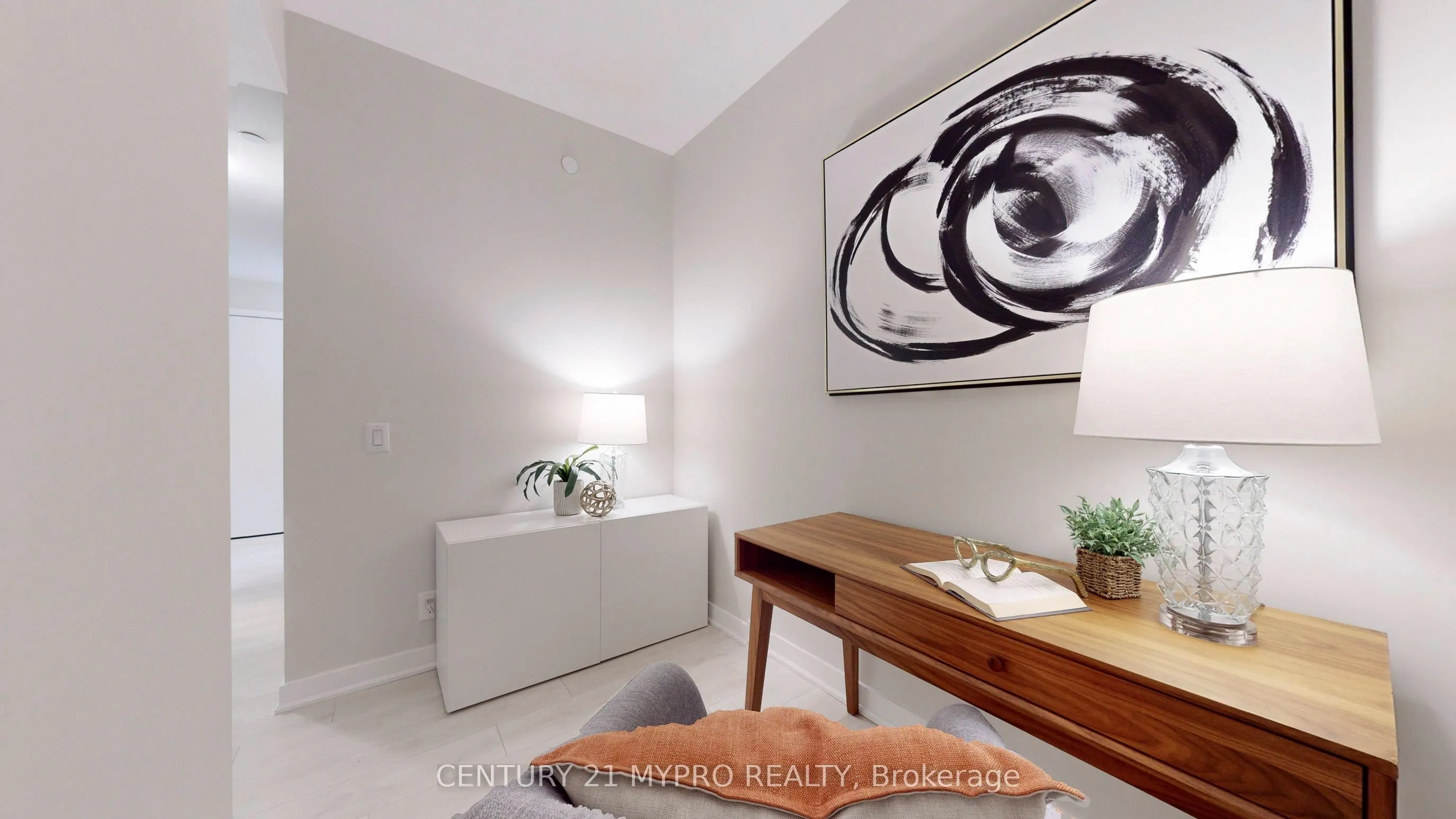 120 Parliament Street, #404