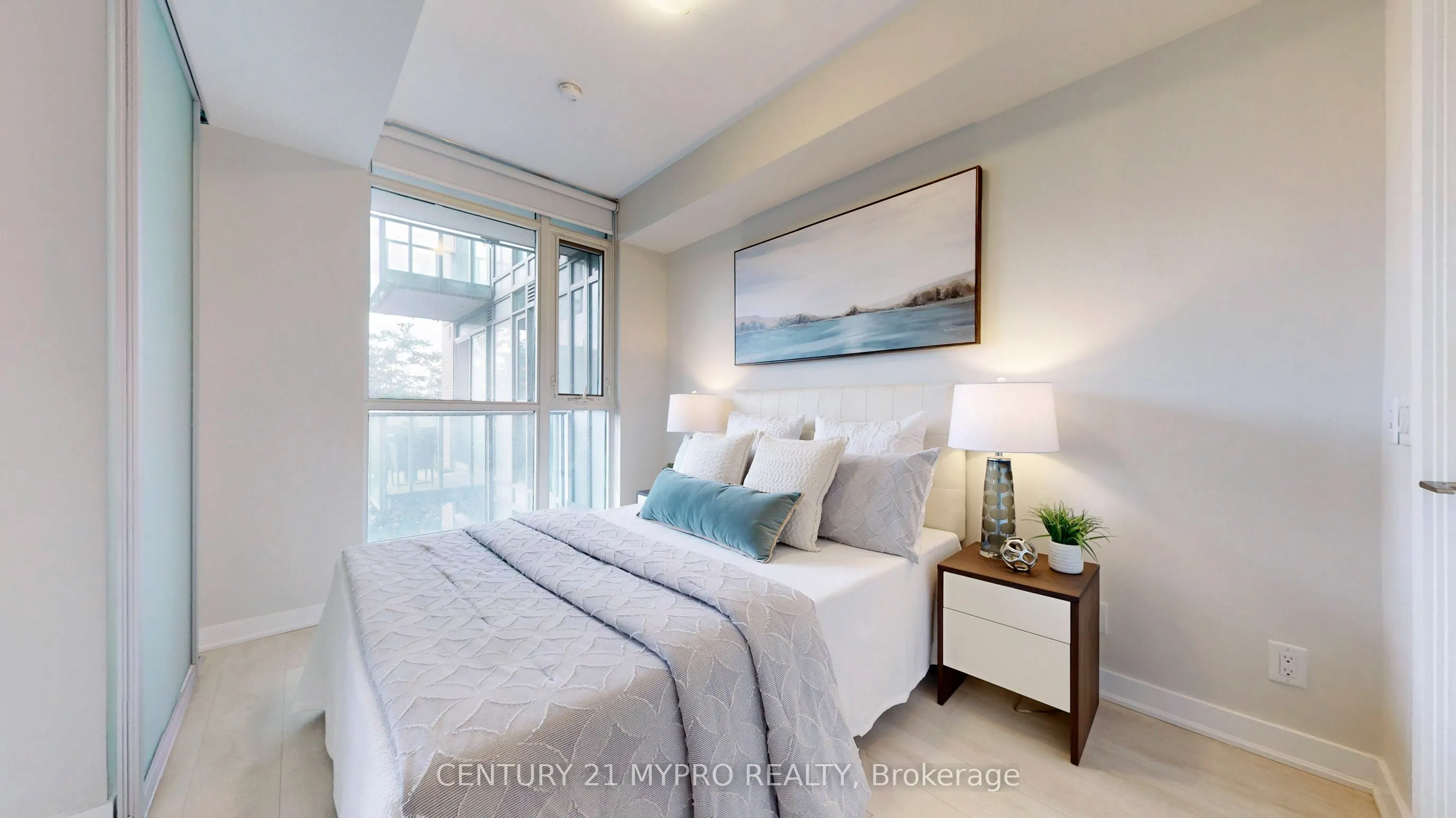 120 Parliament Street, #404