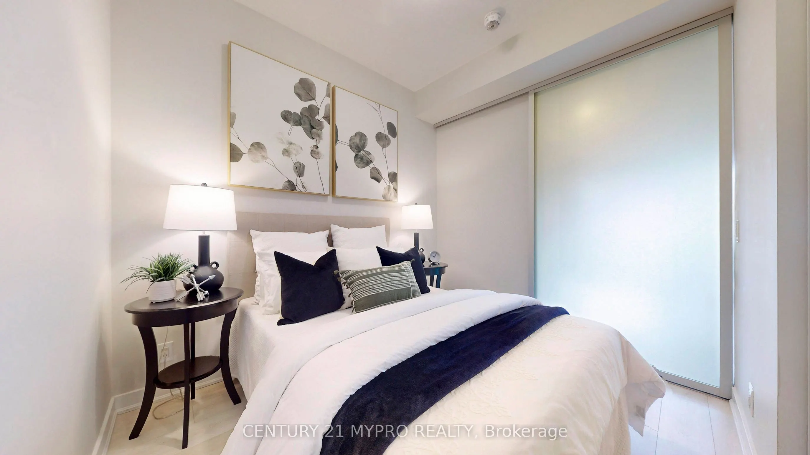 120 Parliament Street, #404