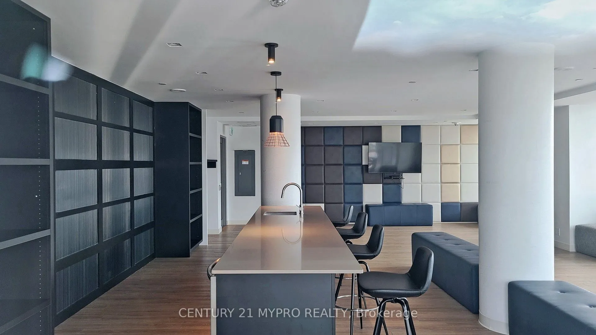 120 Parliament Street, #404