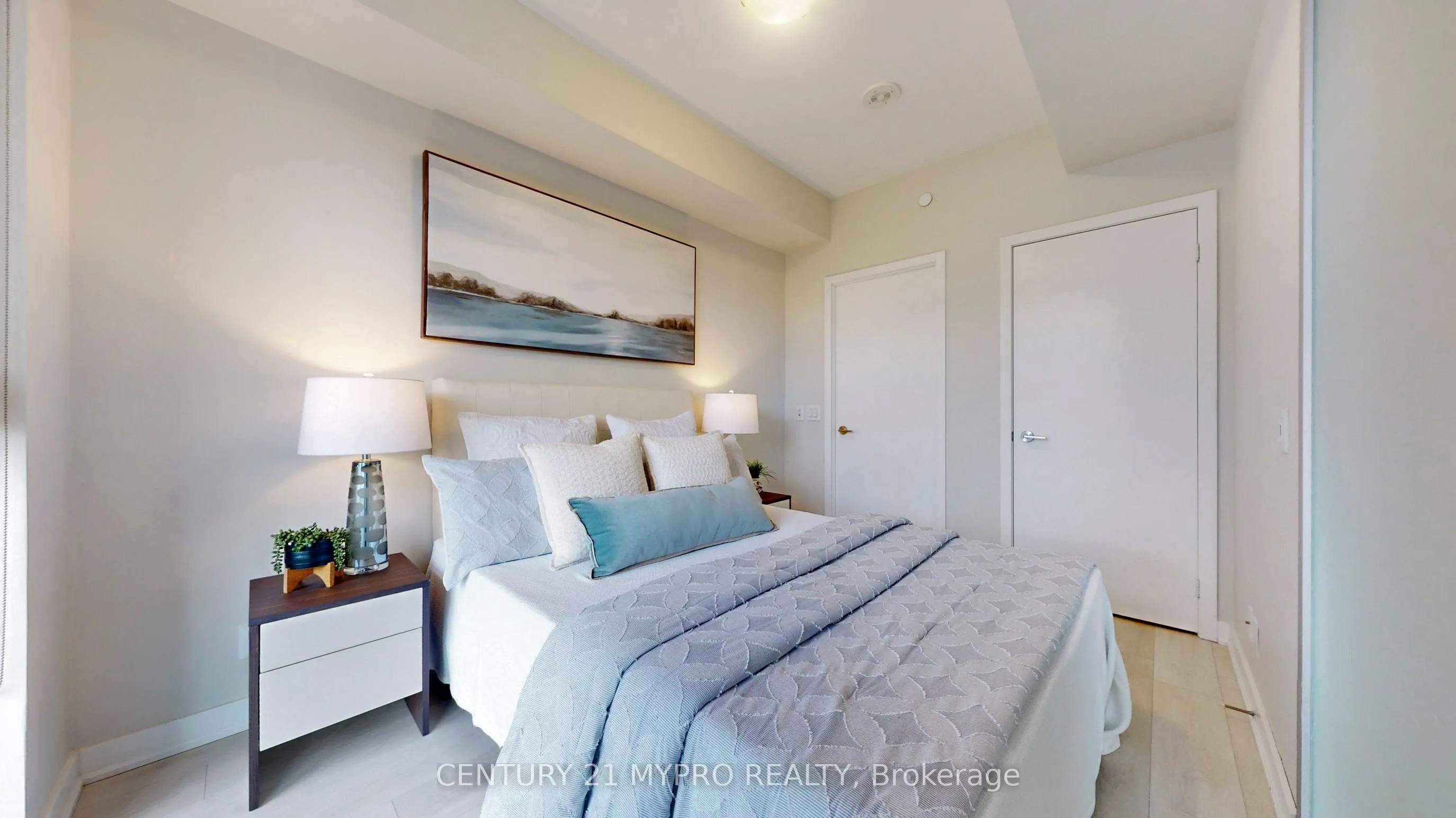 120 Parliament Street, #404