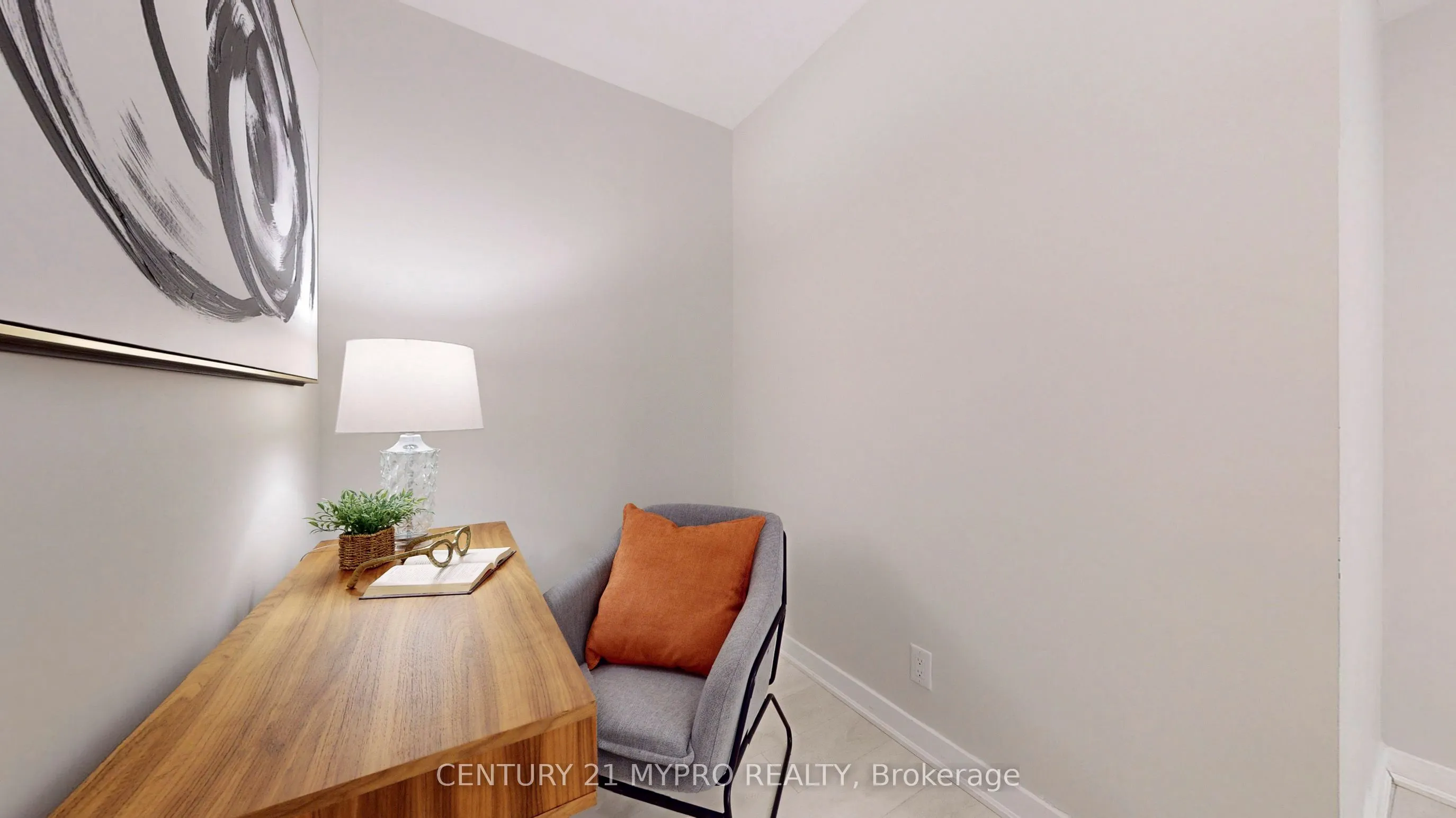 120 Parliament Street, #404