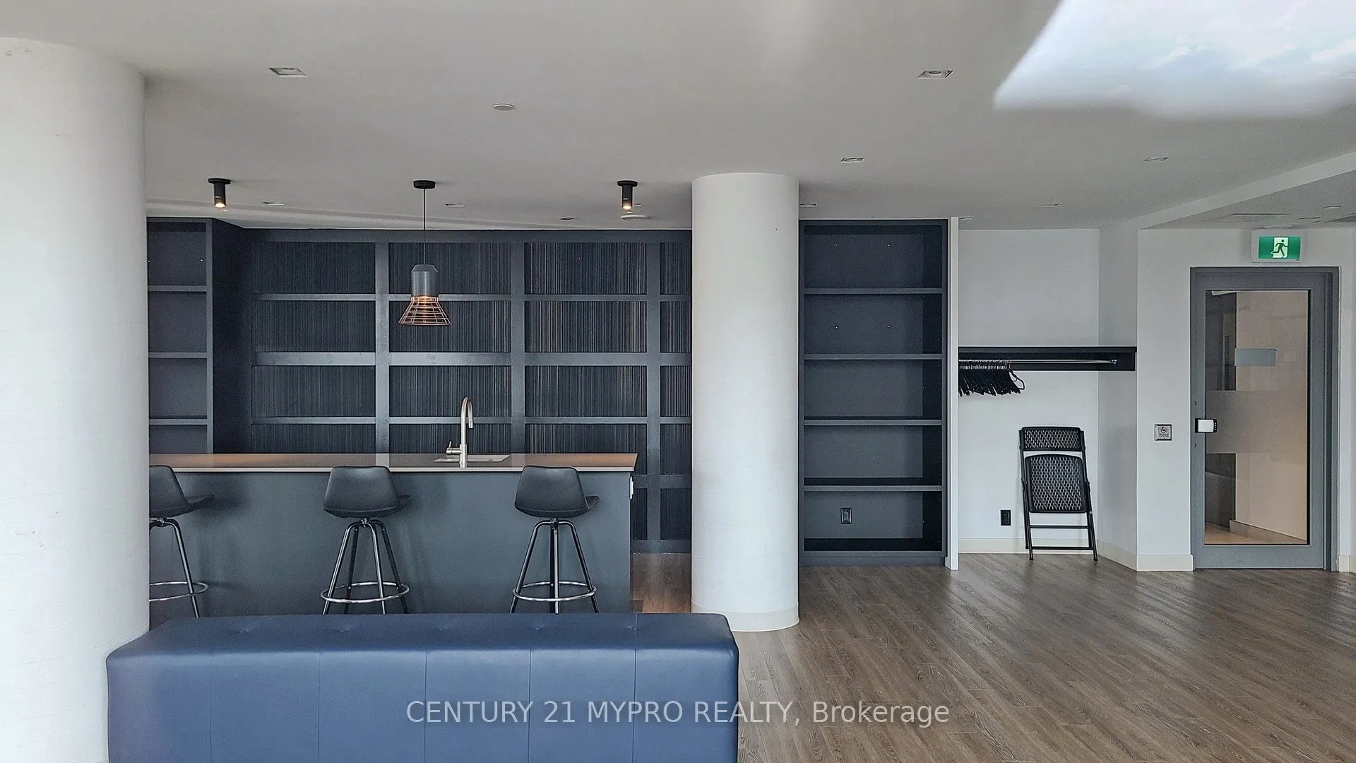 120 Parliament Street, #404