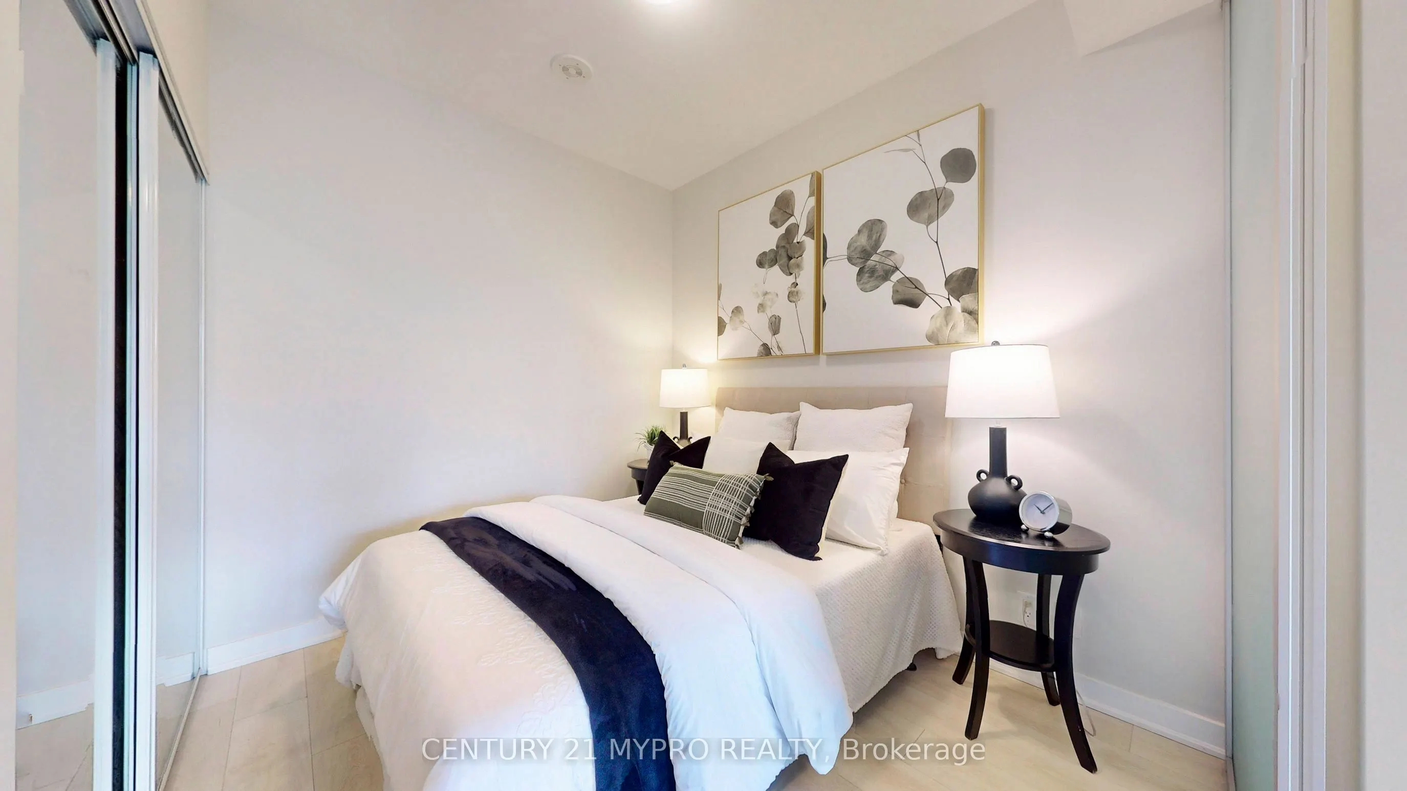 120 Parliament Street, #404