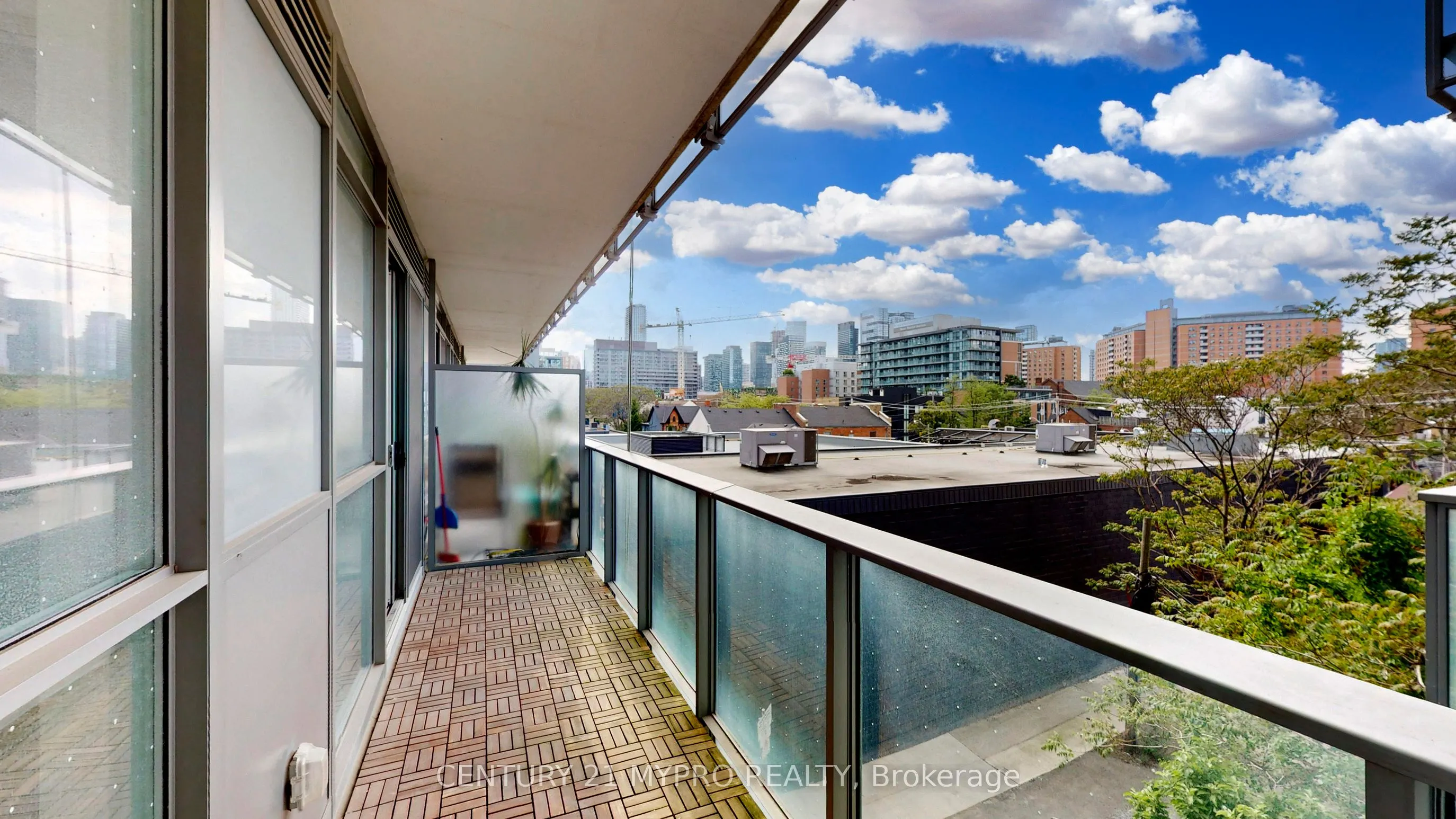 120 Parliament Street, #404