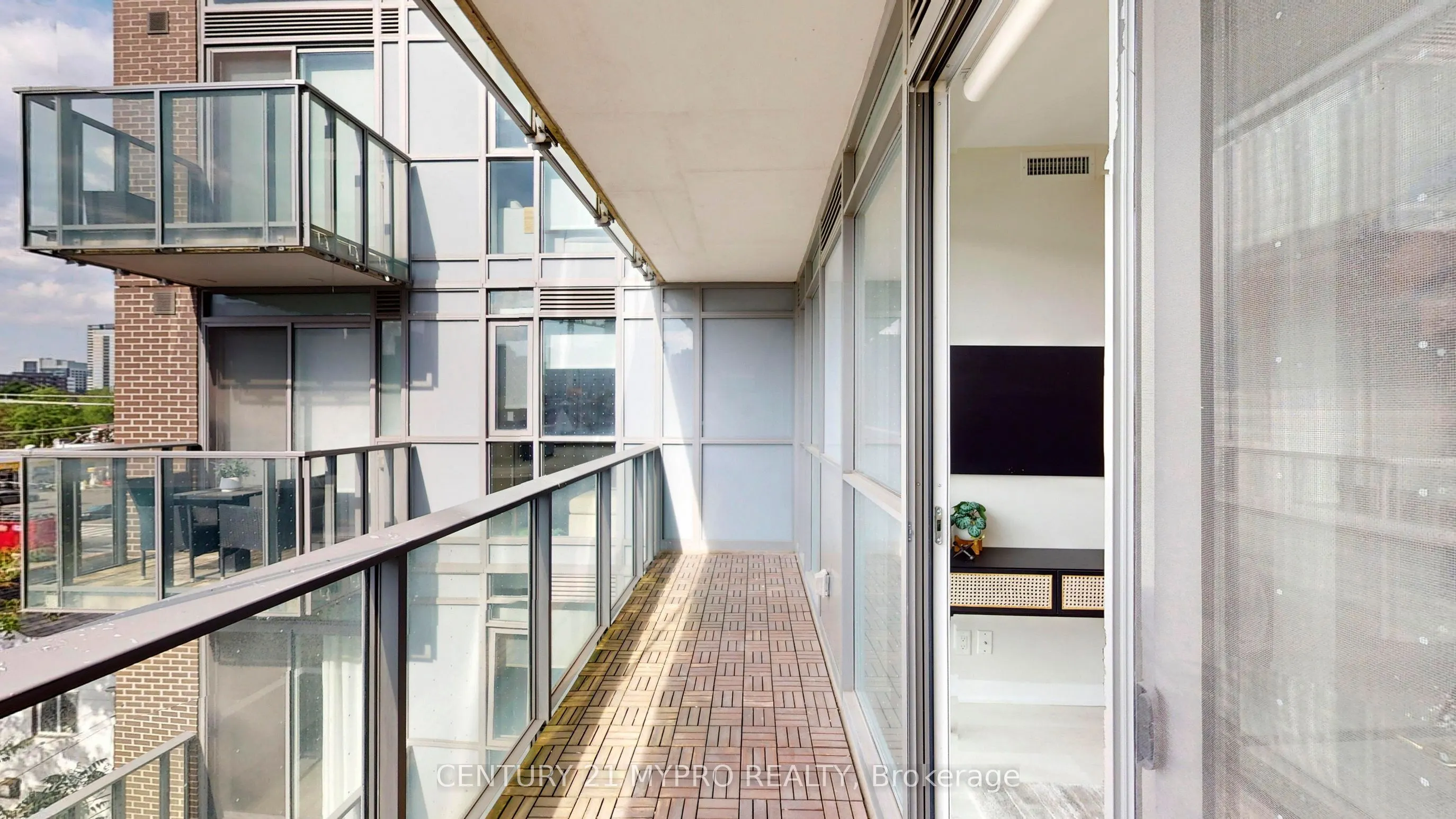 120 Parliament Street, #404