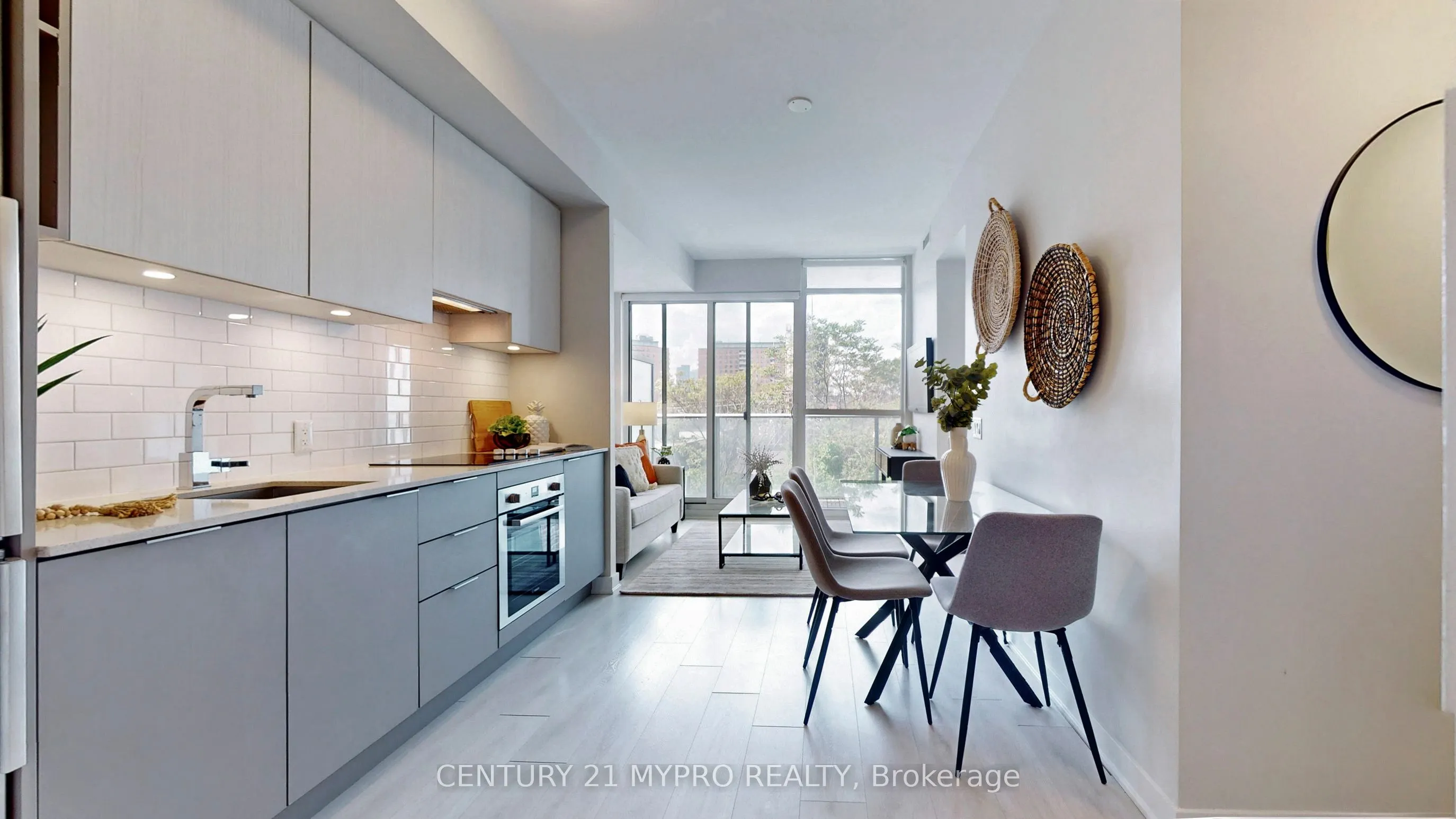 120 Parliament Street, #404
