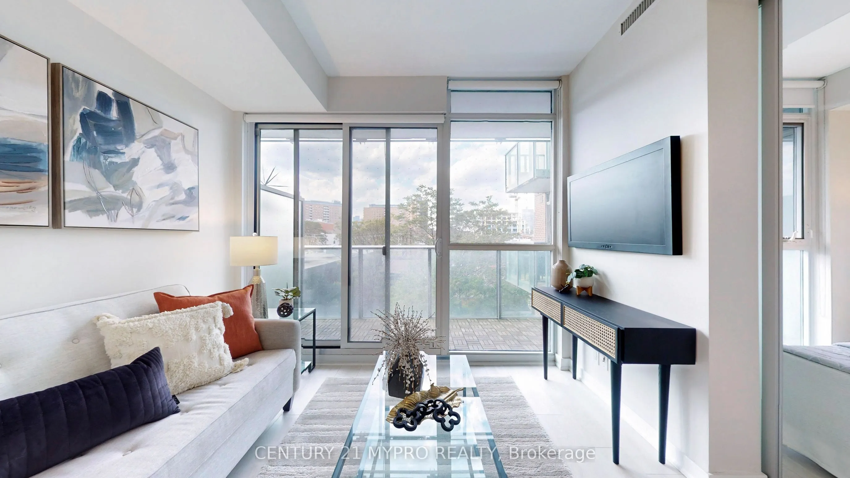120 Parliament Street, #404