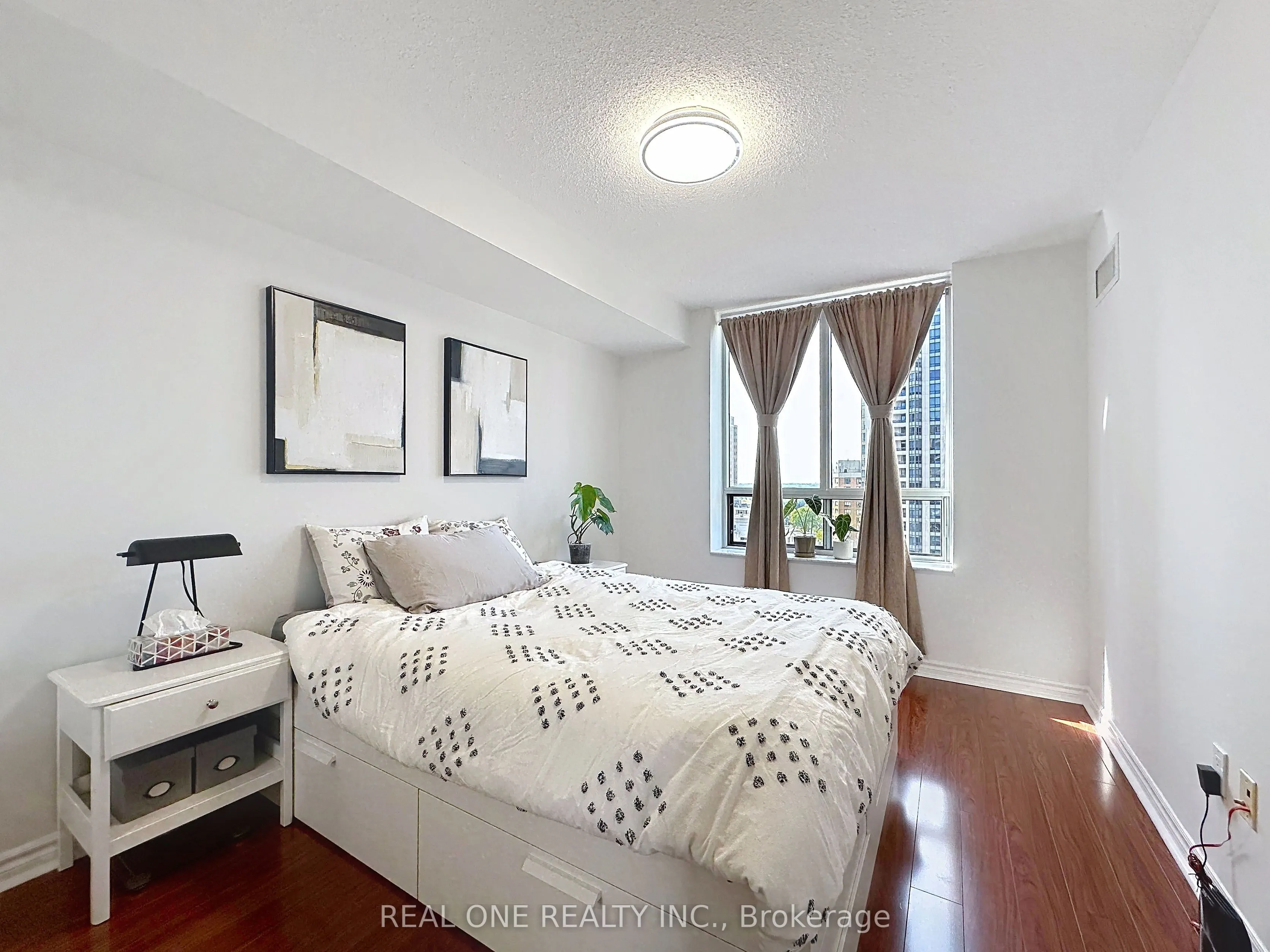 18 Sommerset Way, #1708