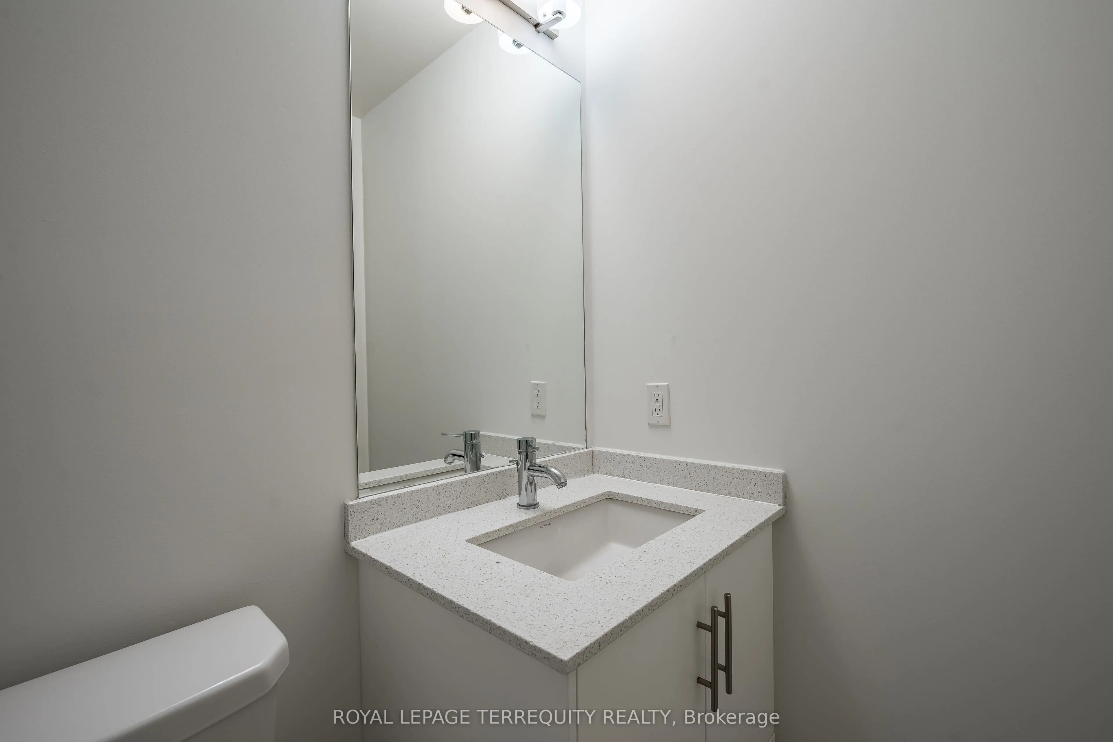 460 Adelaide Street E, #1032