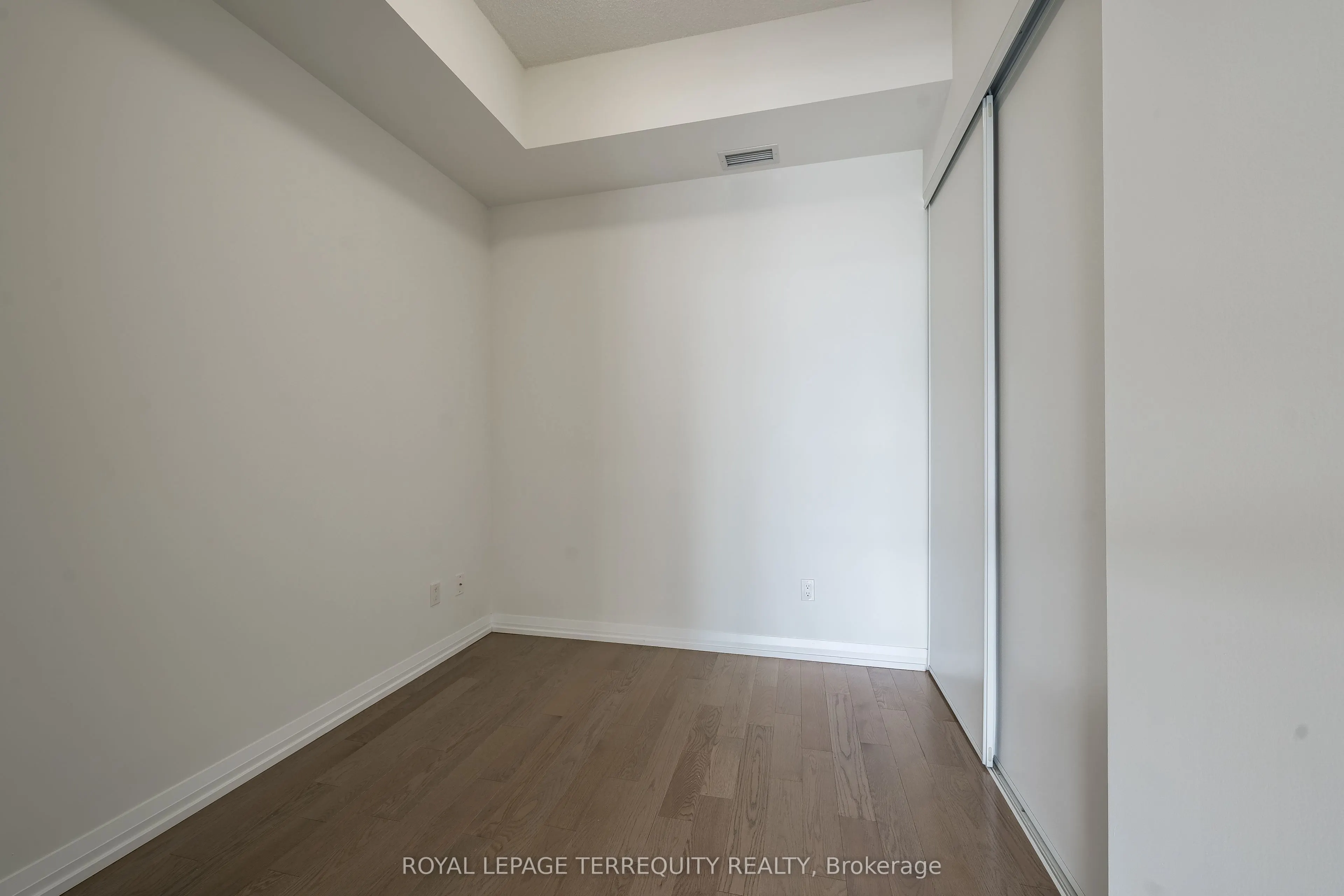 460 Adelaide Street E, #1032