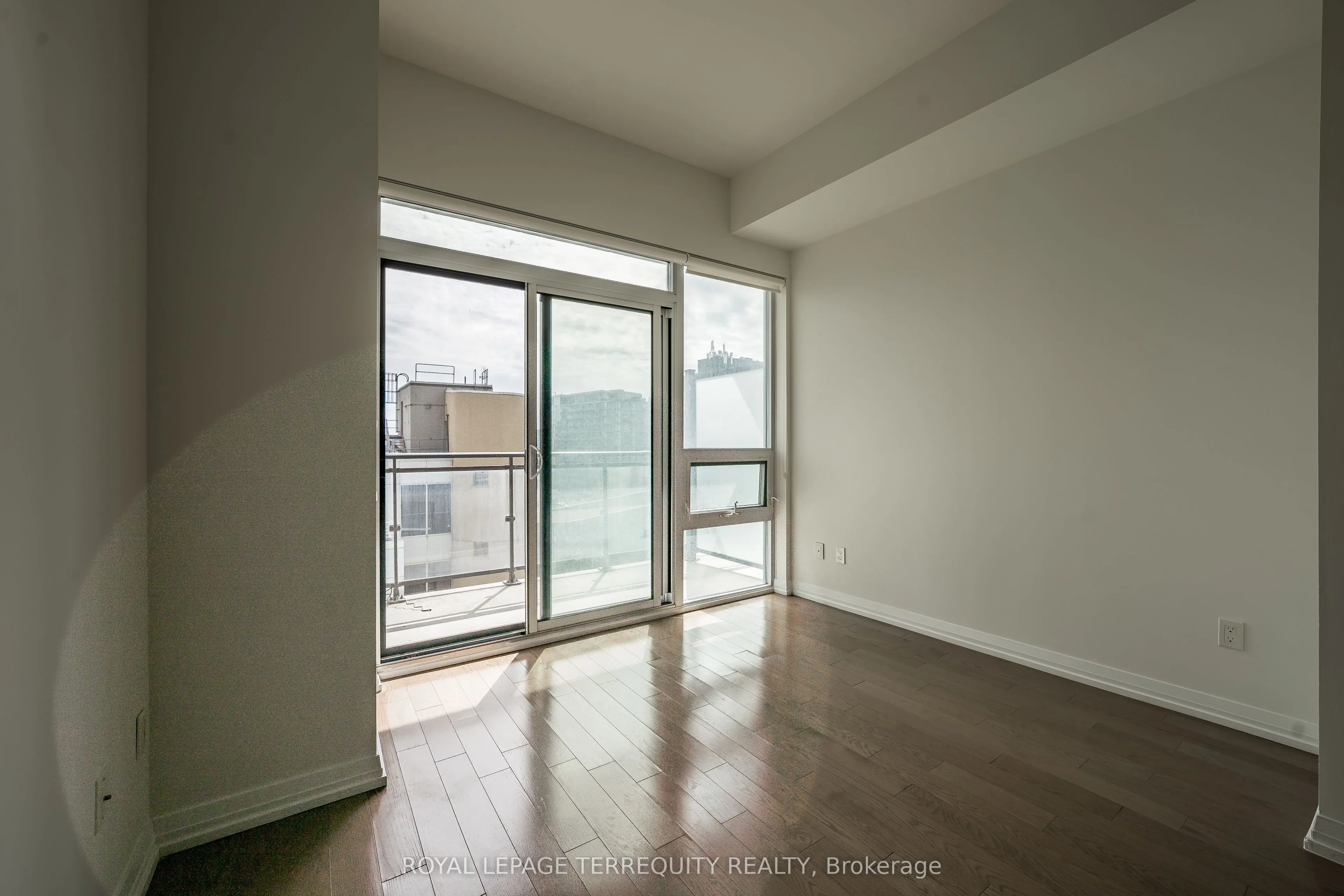 460 Adelaide Street E, #1032