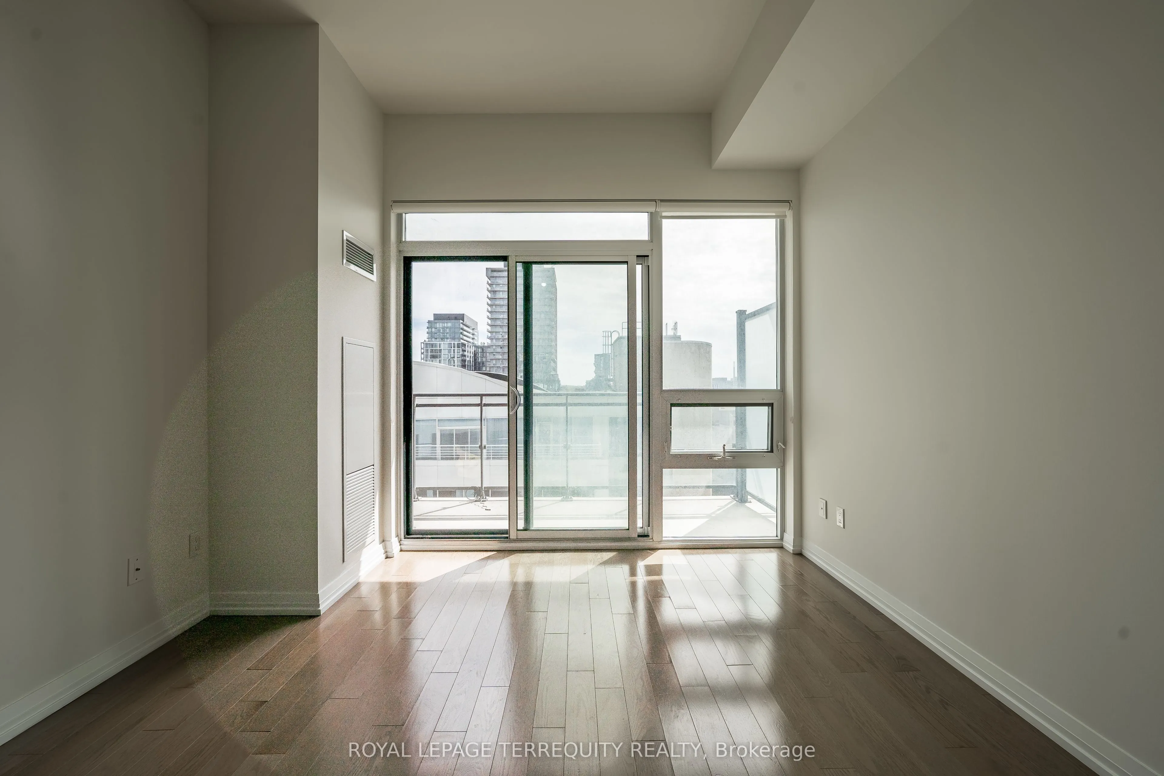460 Adelaide Street E, #1032