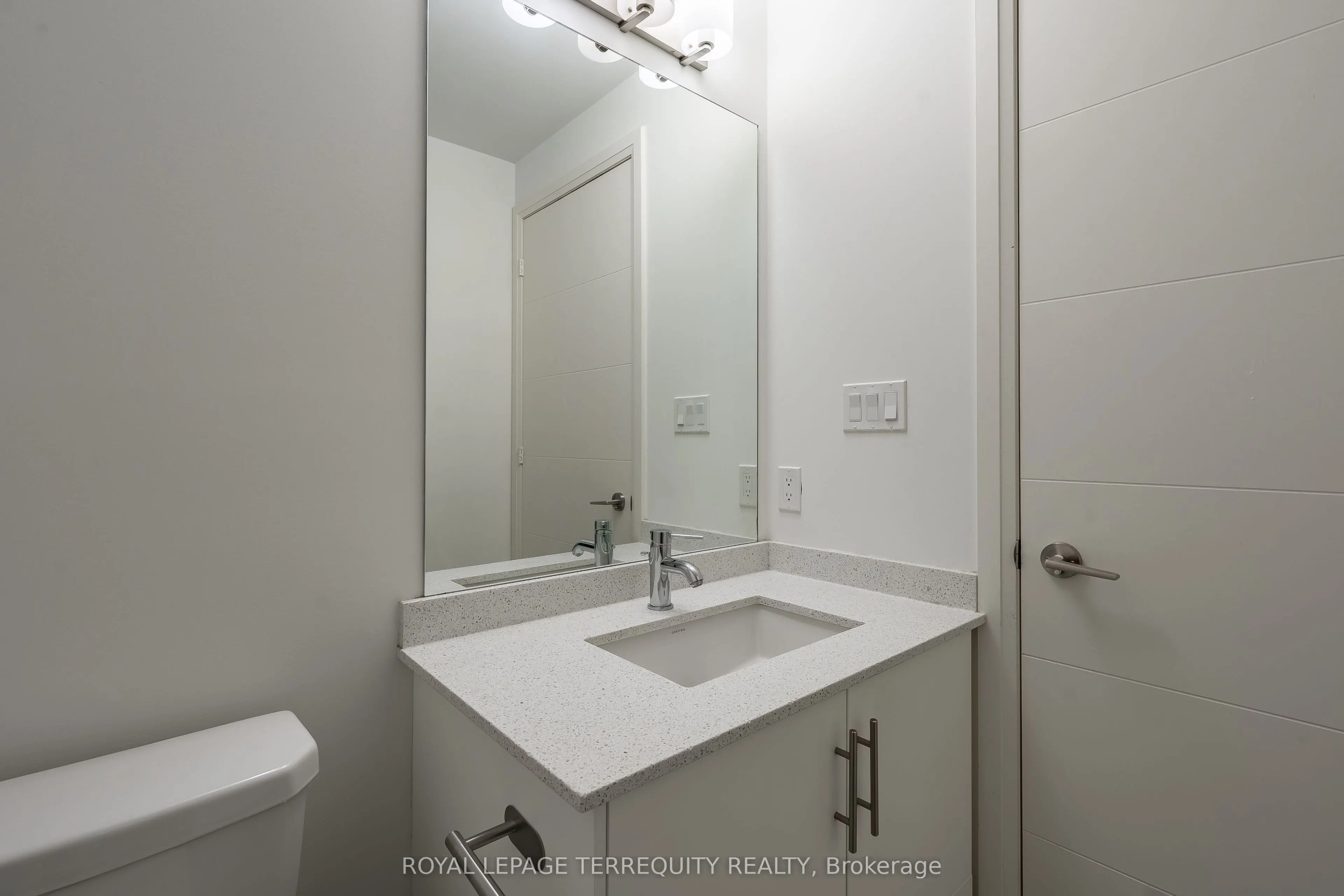 460 Adelaide Street E, #1032