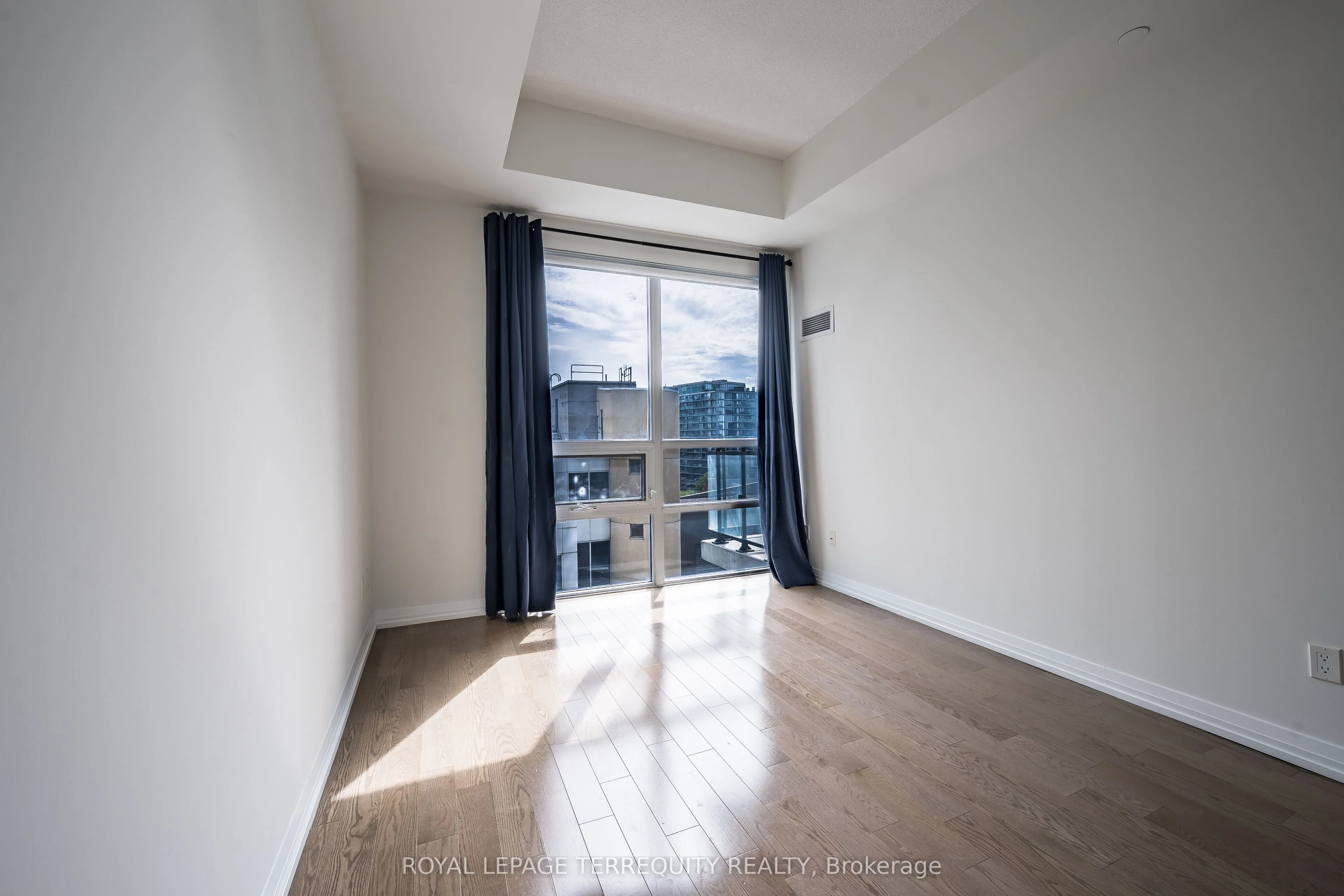 460 Adelaide Street E, #1032