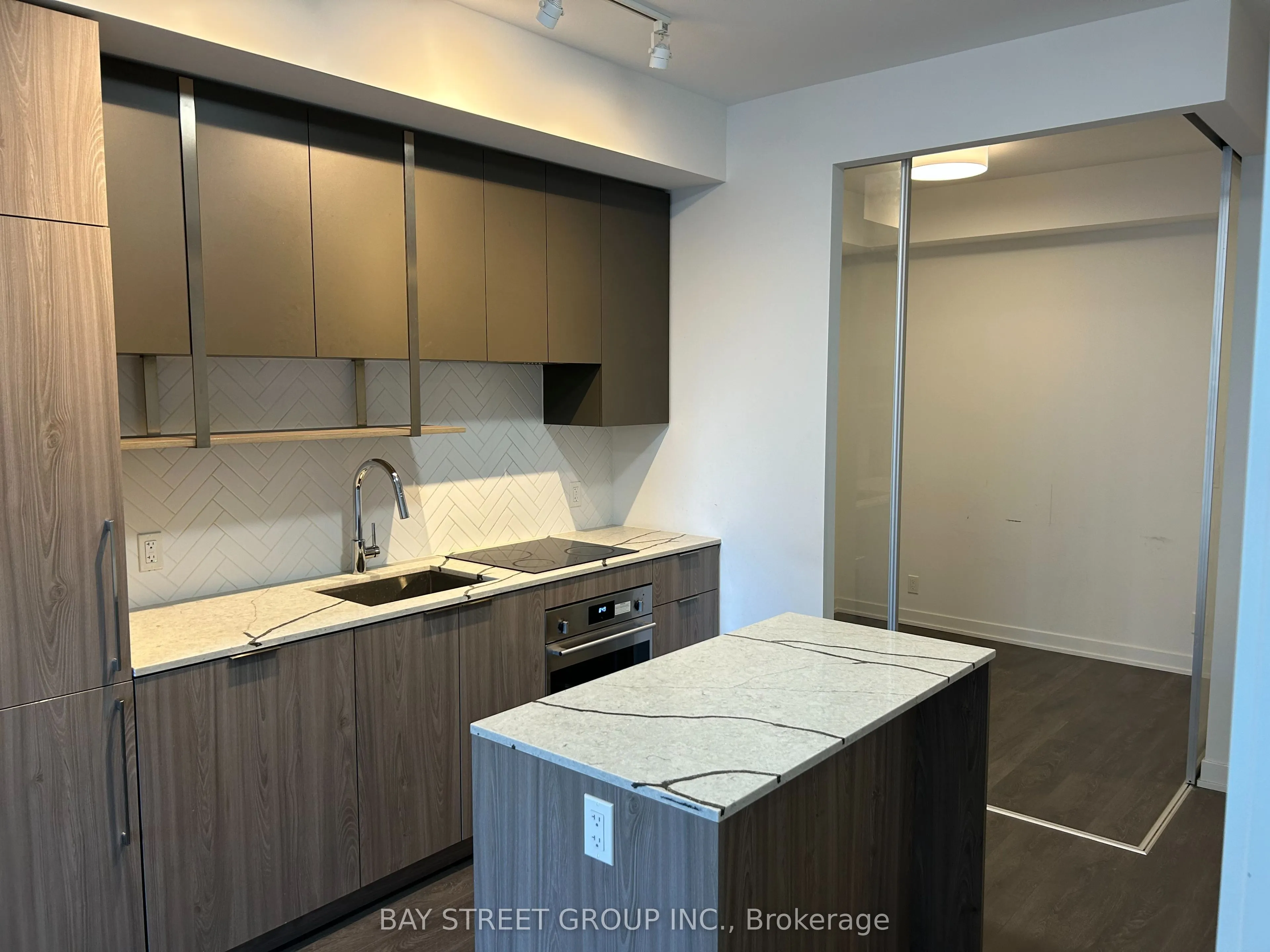 15 Holmes Avenue, #1012