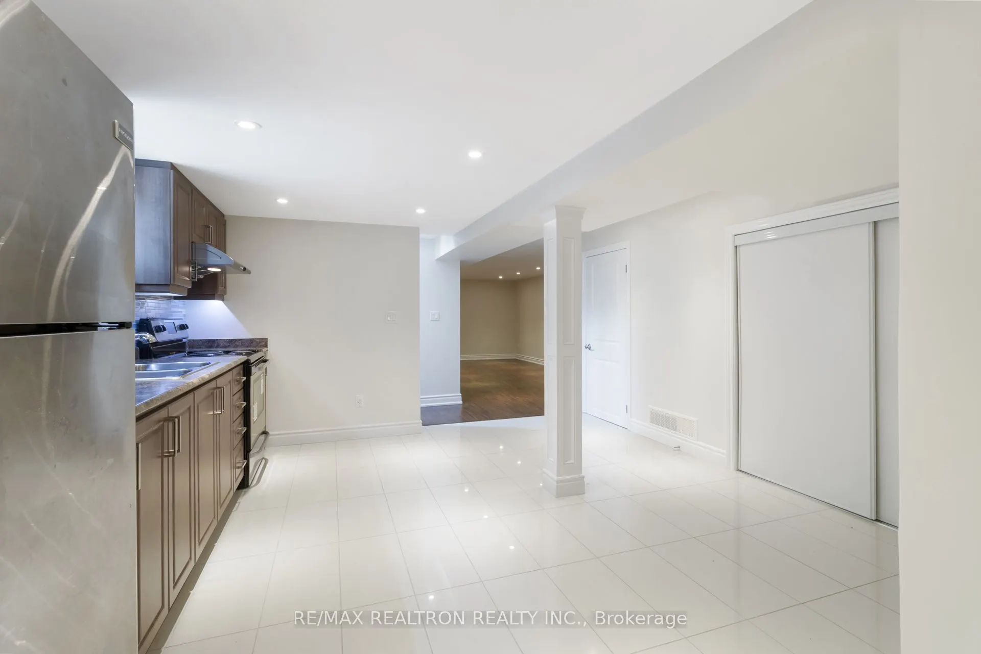 44 Caracas Road