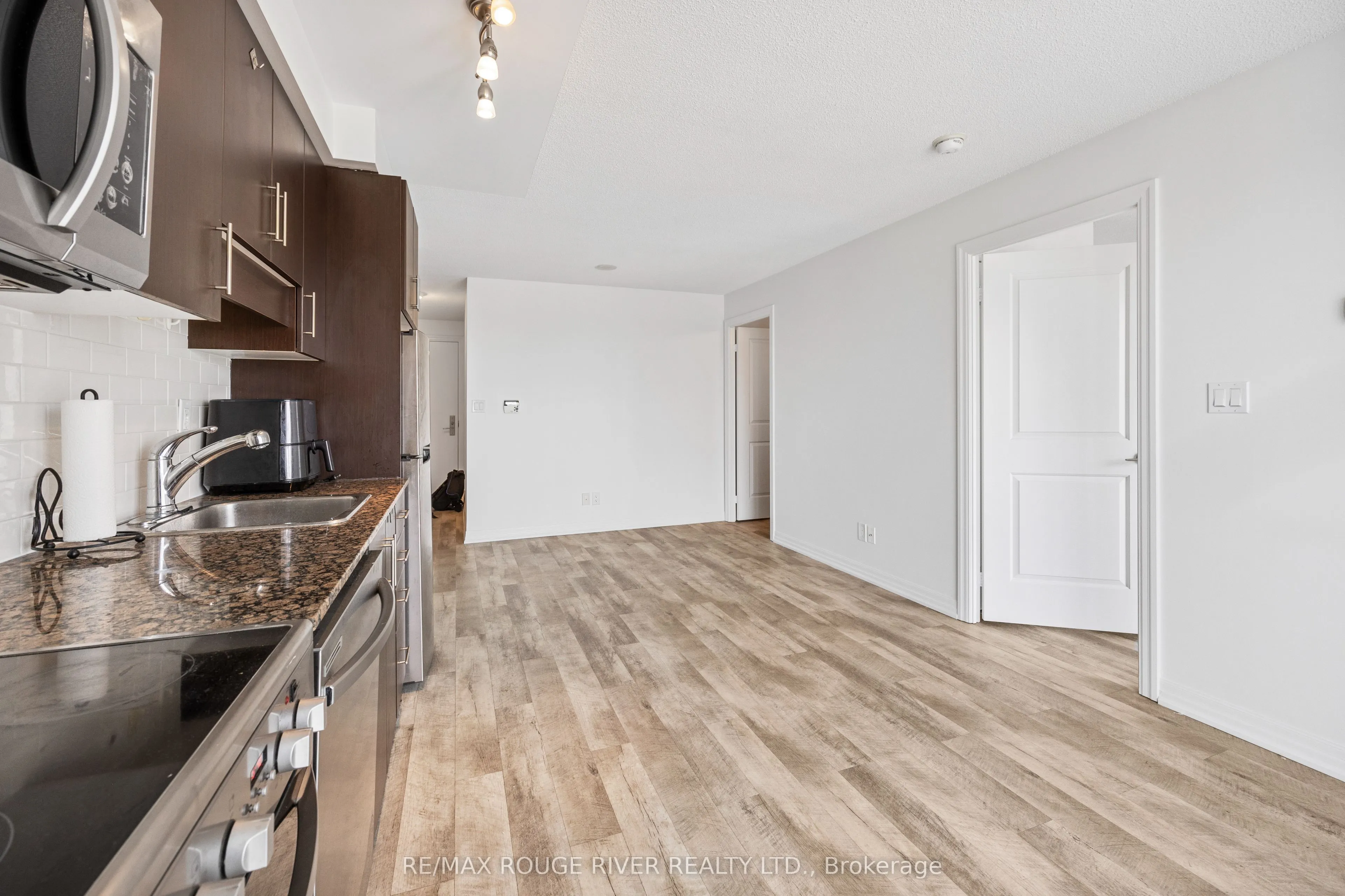 30 Herons Hill Way, #1408