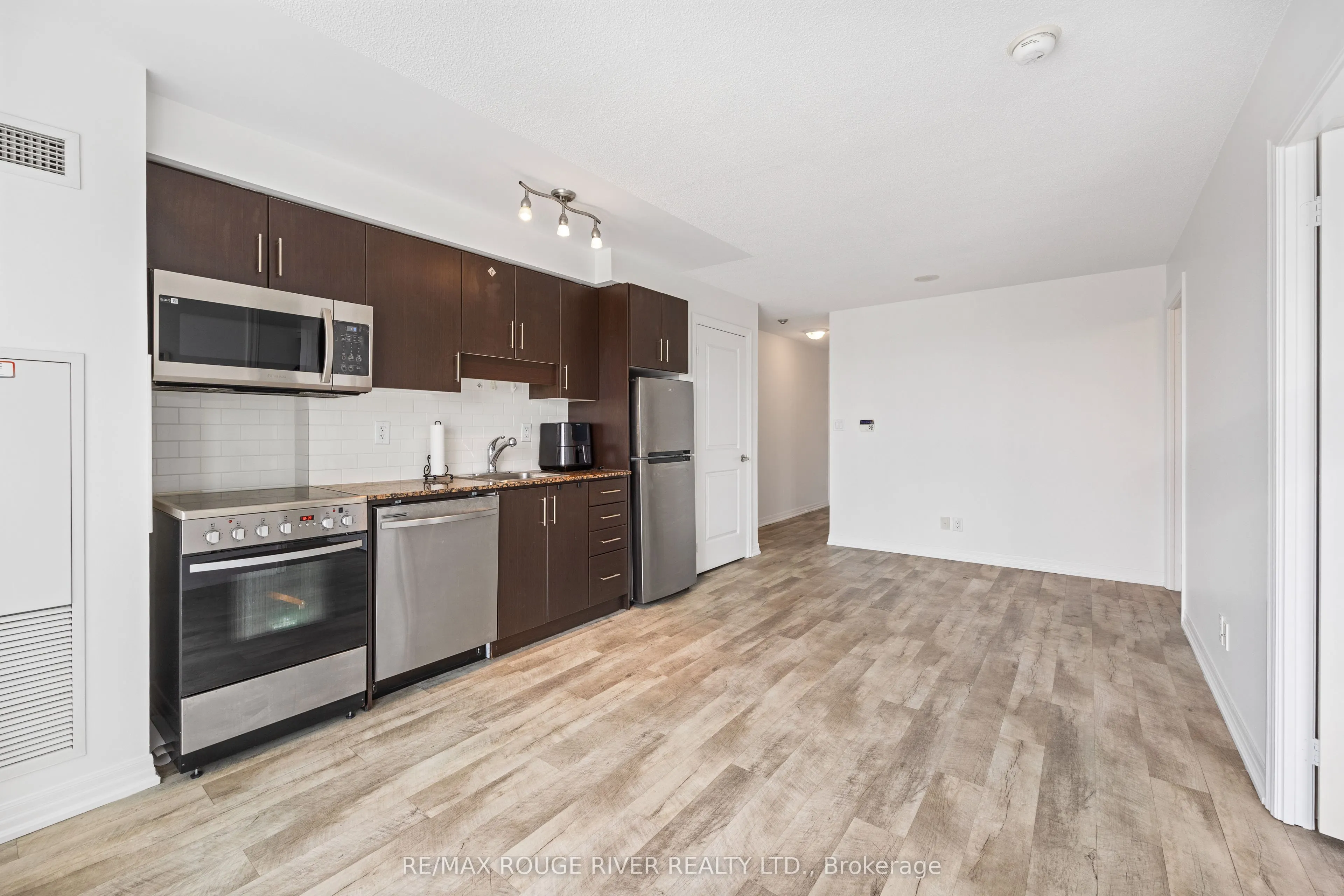 30 Herons Hill Way, #1408