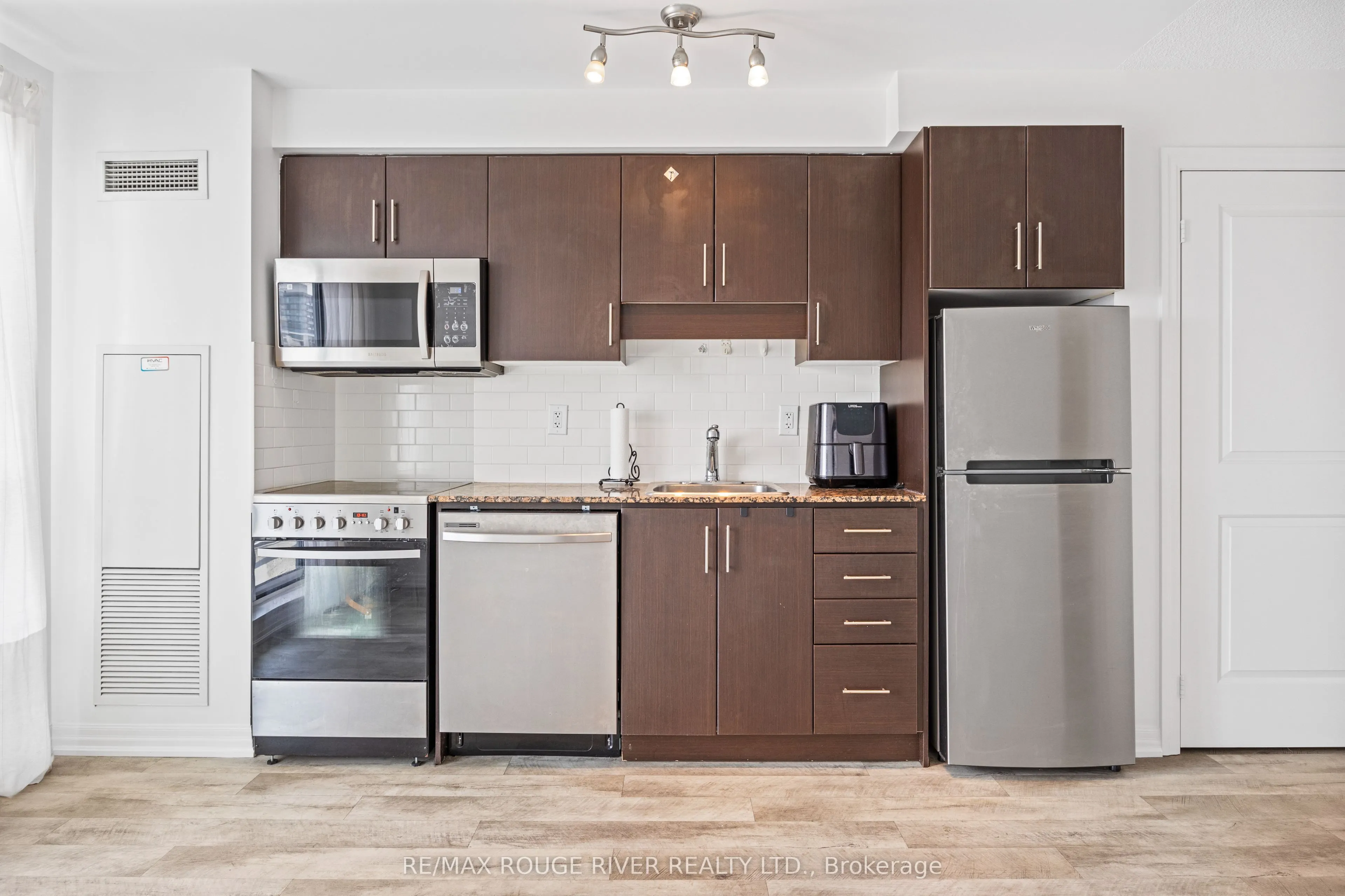 30 Herons Hill Way, #1408