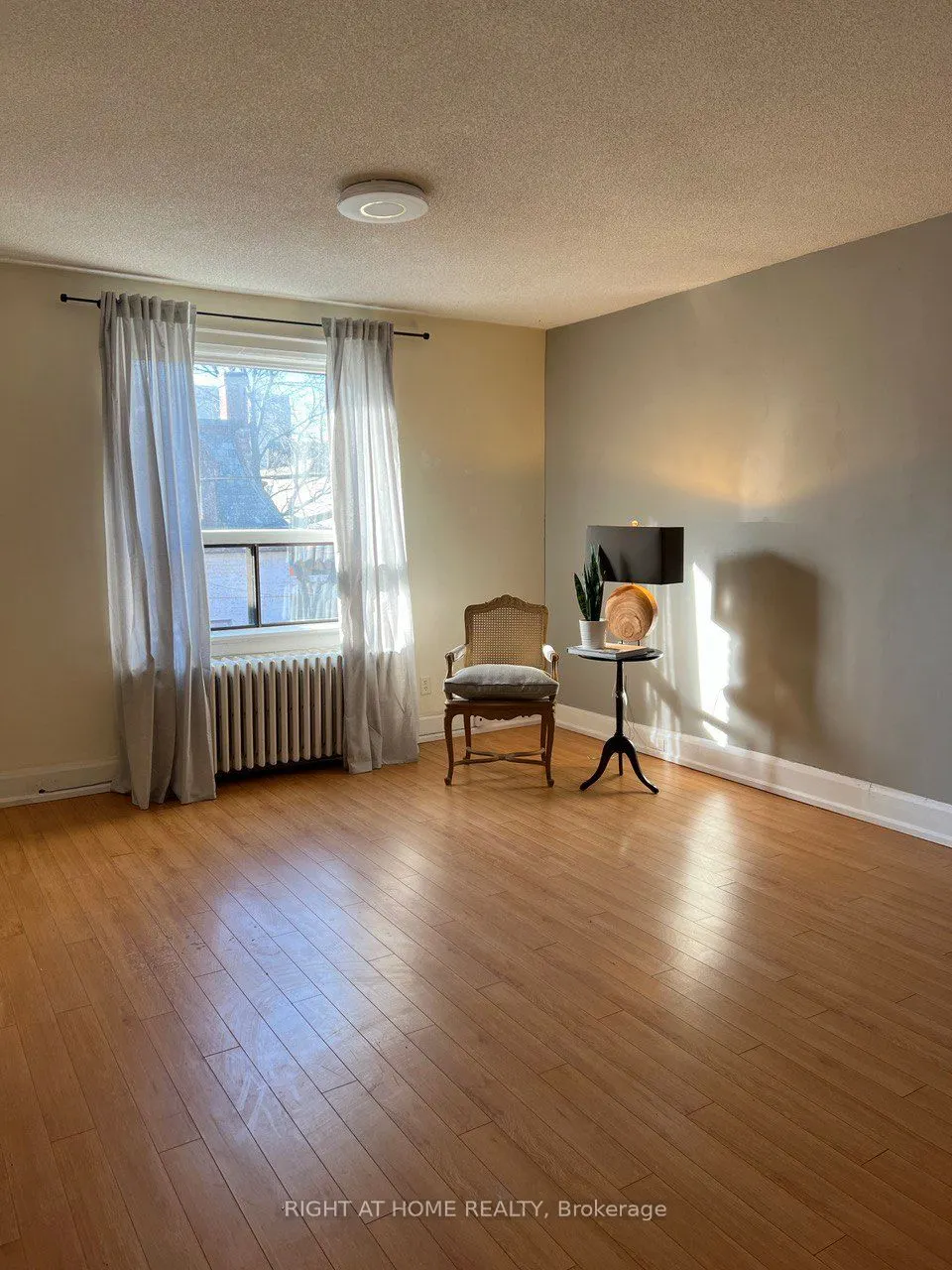 128 Avenue Road, #2