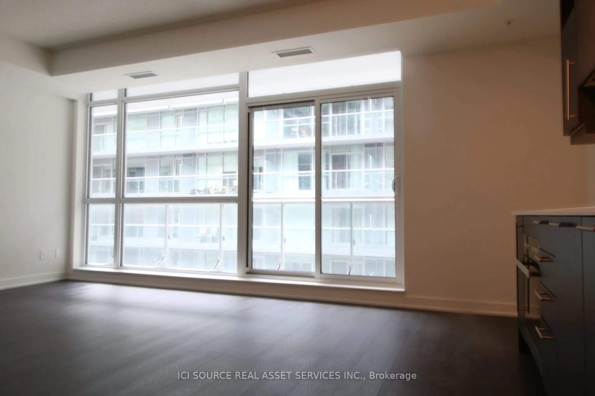 30 Nelson Street, #406