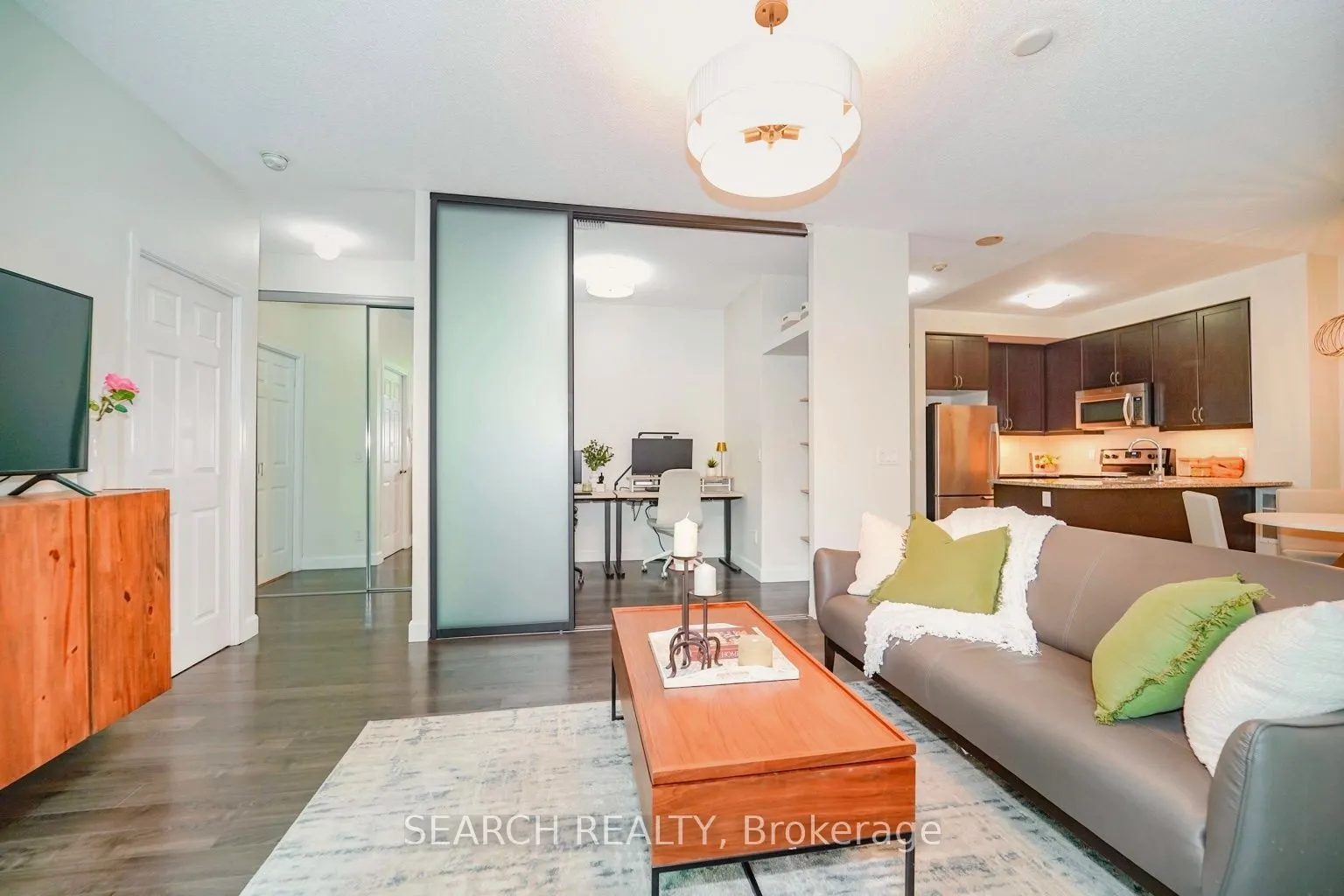 19 Grand Trunk Crescent, #201