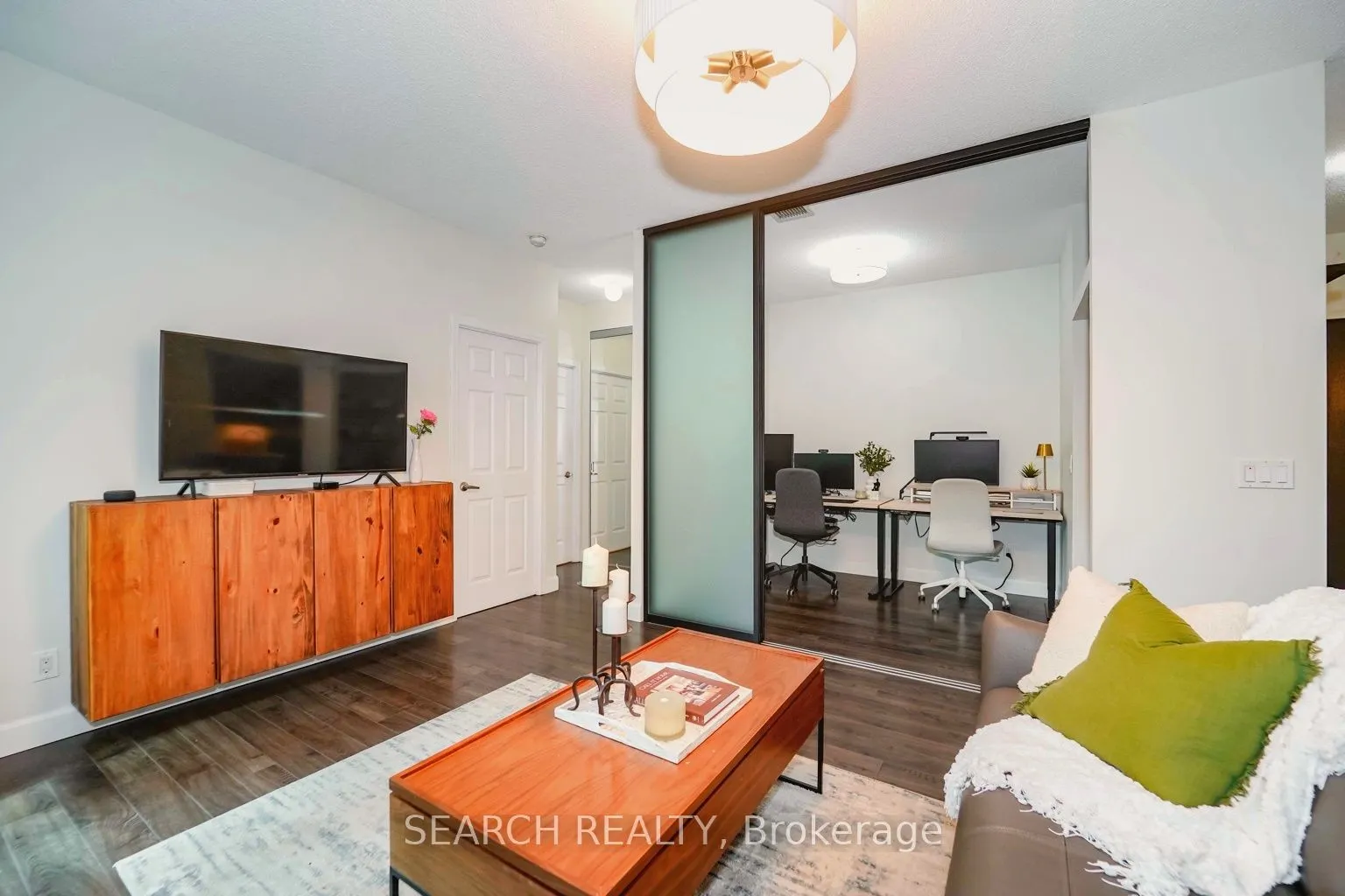 19 Grand Trunk Crescent, #201