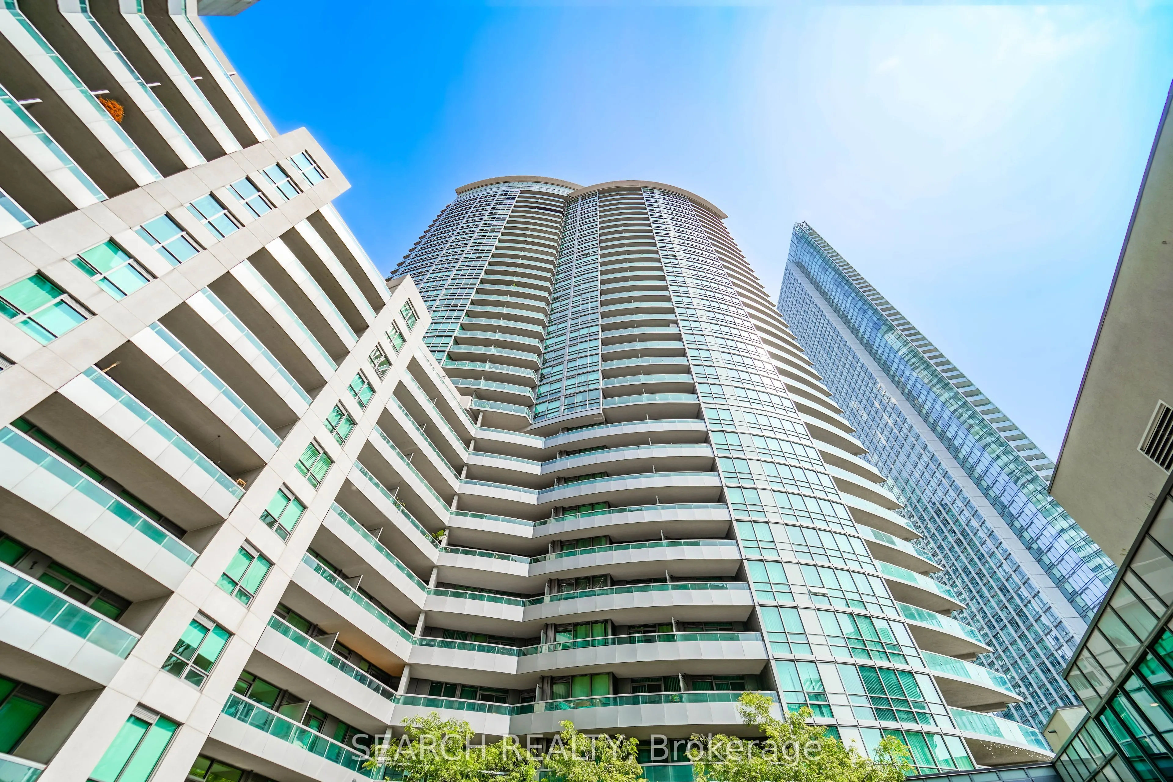 19 Grand Trunk Crescent, #201
