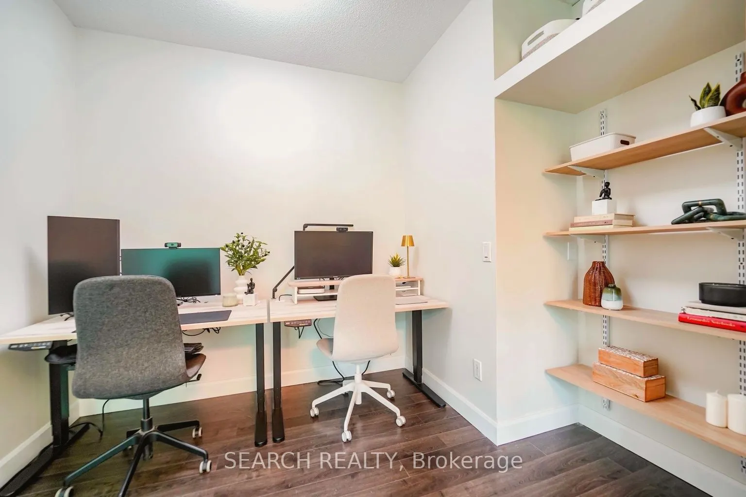19 Grand Trunk Crescent, #201