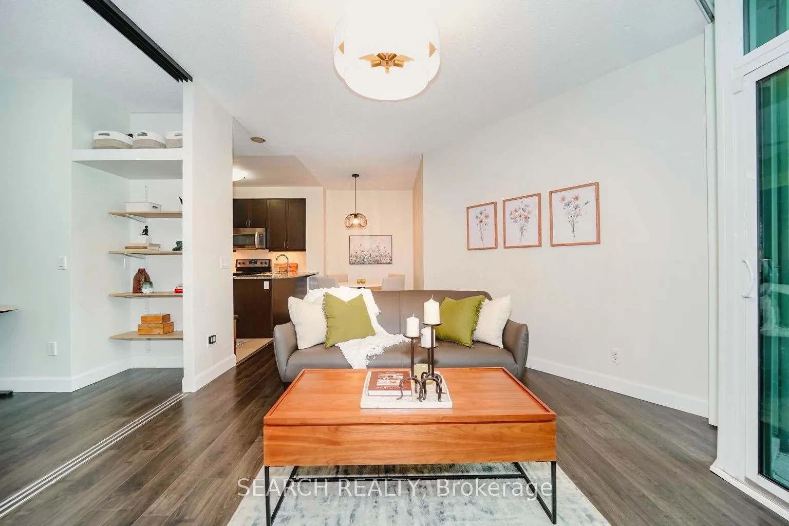 19 Grand Trunk Crescent, #201